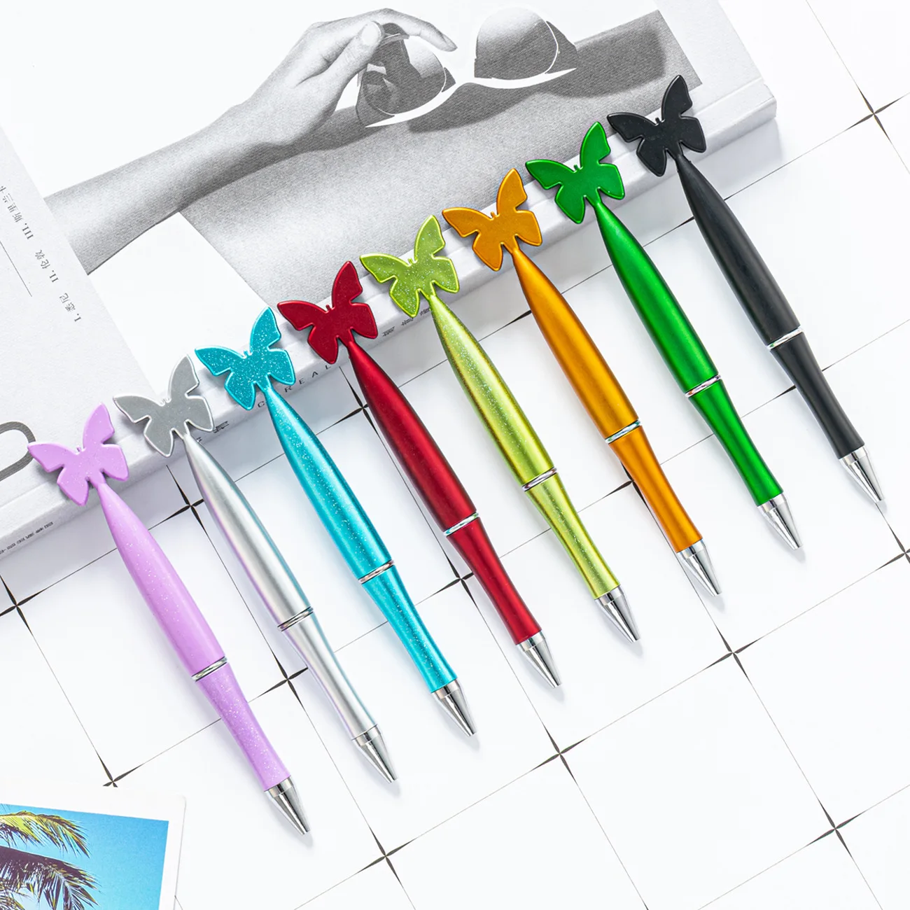 Selling Bulk Cute Variety Patterns Ballpoint Twist Plastic Pen With Printed Logo Custom Advertise For Student Gift