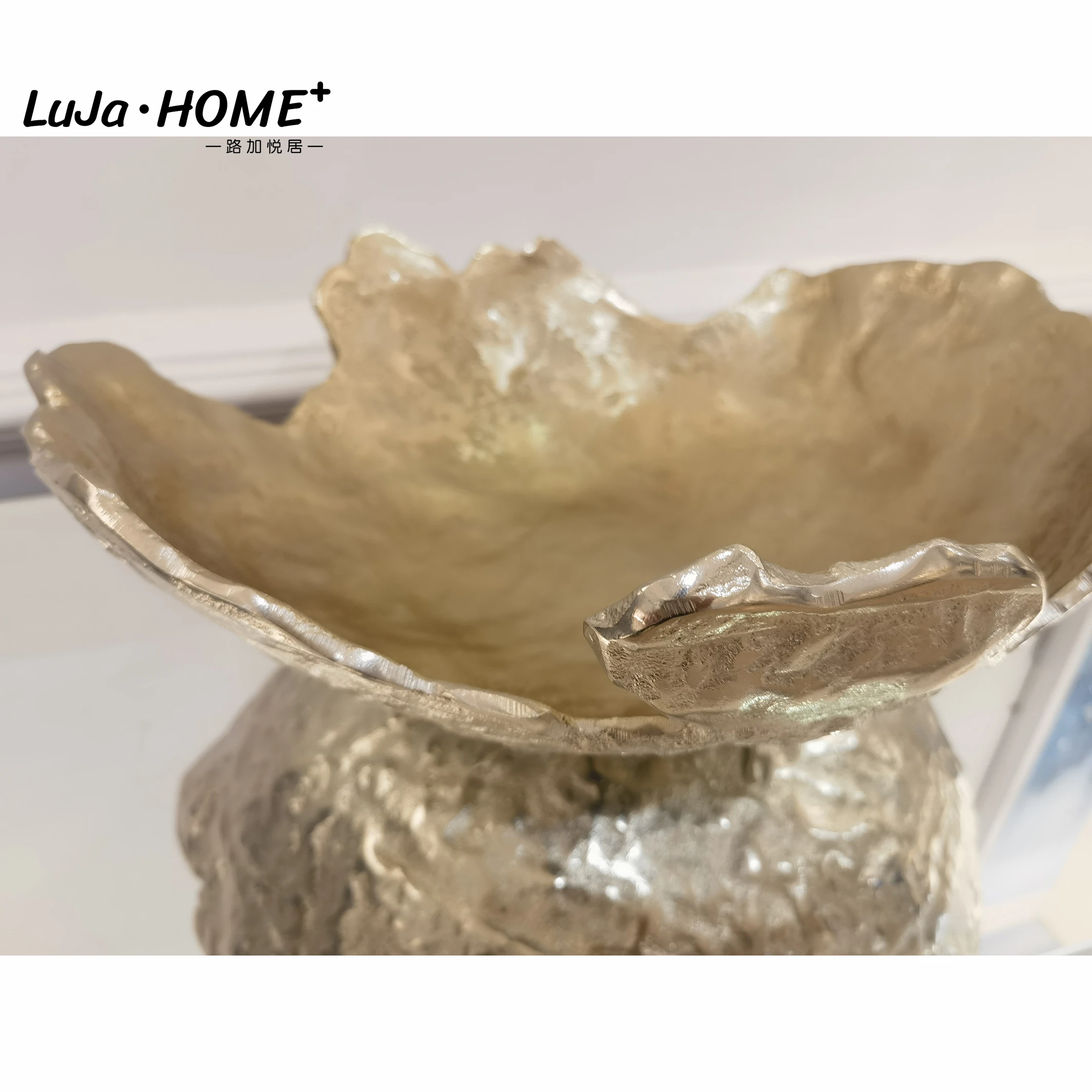 Fancy Creative Curve Good Price Custom Metal Turkish Copper  Champagne Gold  Decorative Serving Tray for  Dry Fruit and Nuts