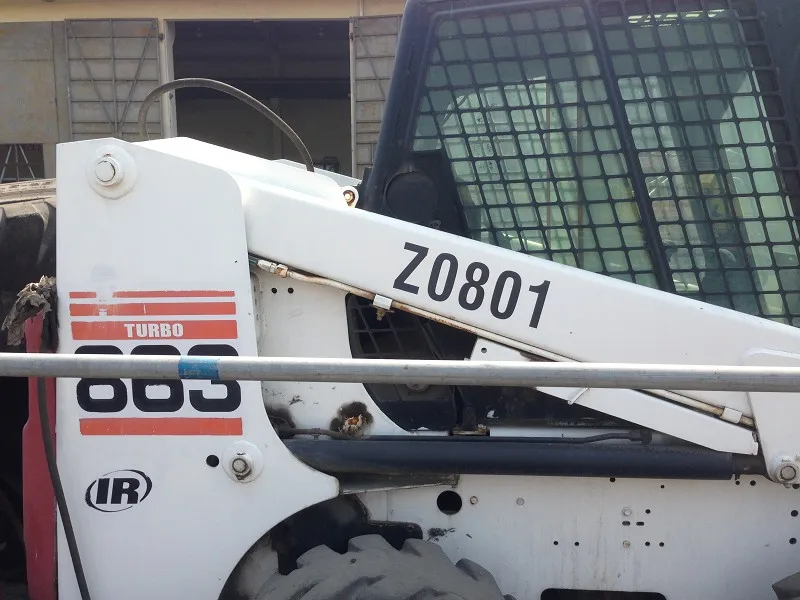 Подержанный небольшой погрузчик Bobcat 863 S160 с бортовым управляемым погрузчиком в хорошем состоянии