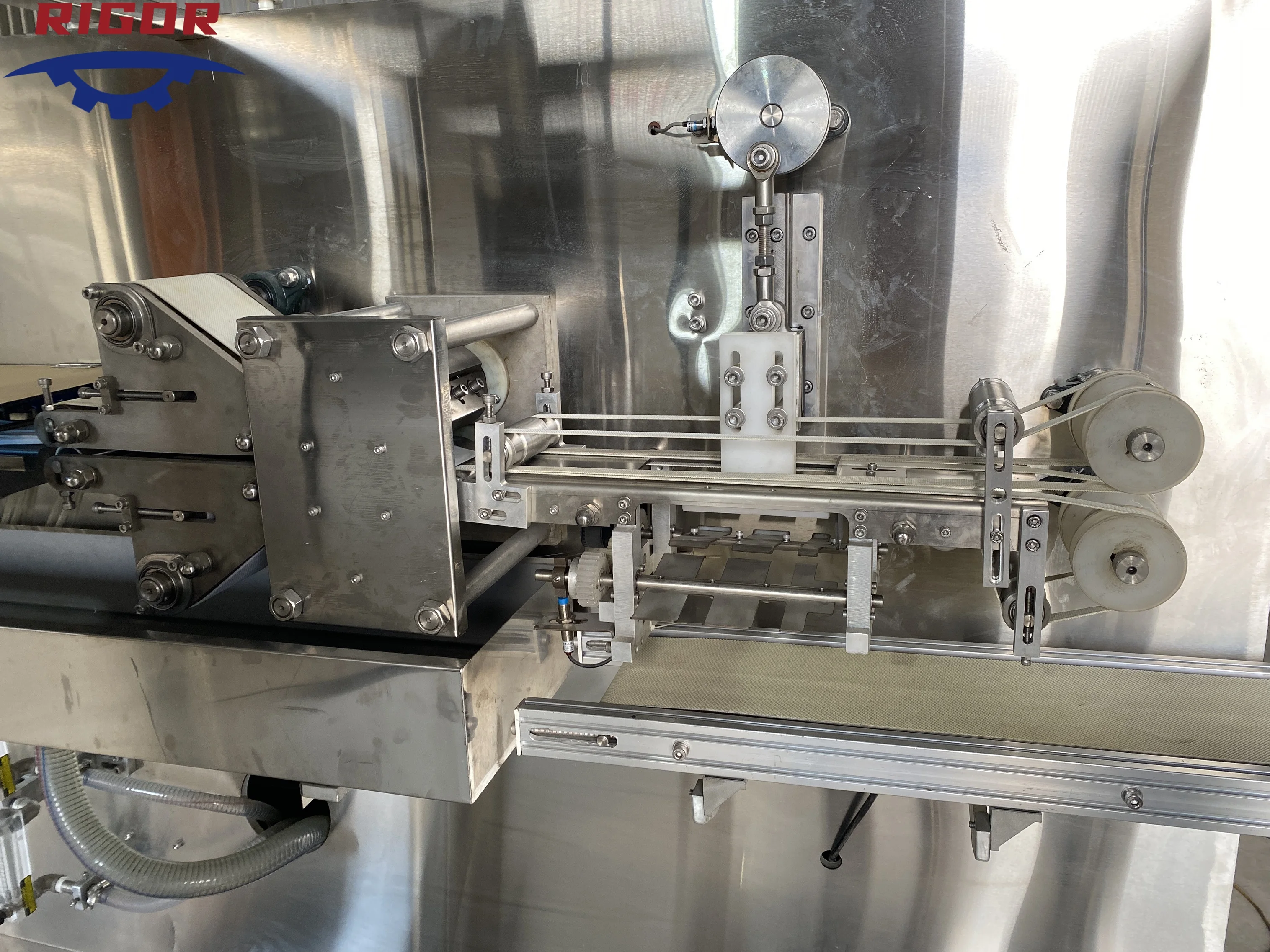 6 Lines Wet Wipes Folding And Cutting Machine