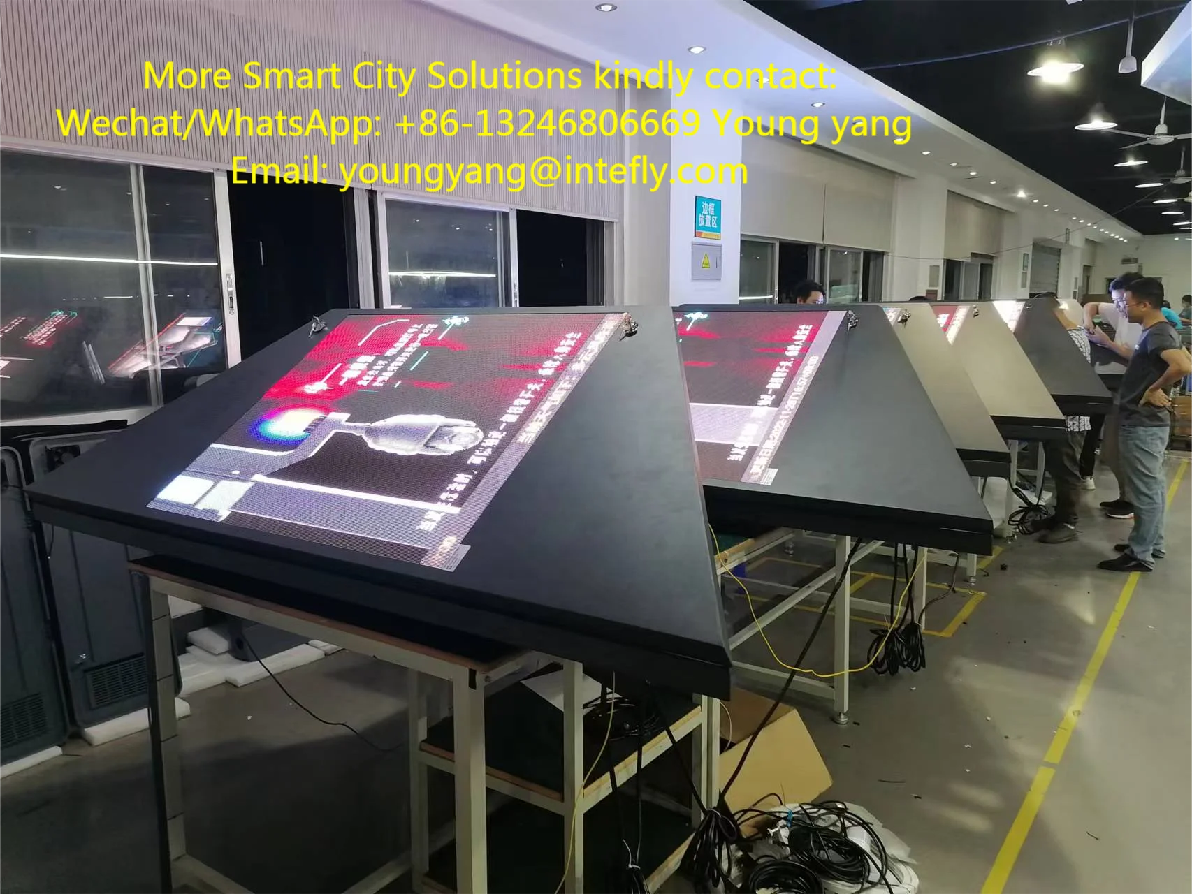 Cloud Platform Smart IOT Street Light Pole Full Color P3 LED Digital Signage Display AD 4G CCTV WiFi GPS Alarm Wireless Charging