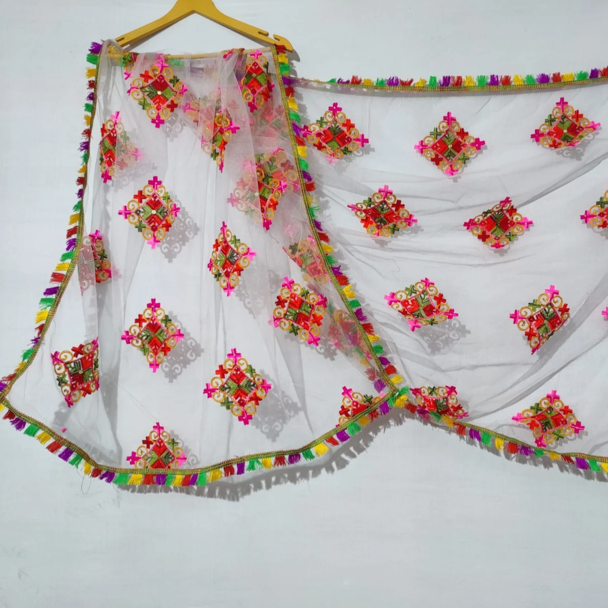 Indian Vintage Simple Design Ethnic Mint Green Organza Multi Color Thread Embroidery Work Dupatta For All Wear