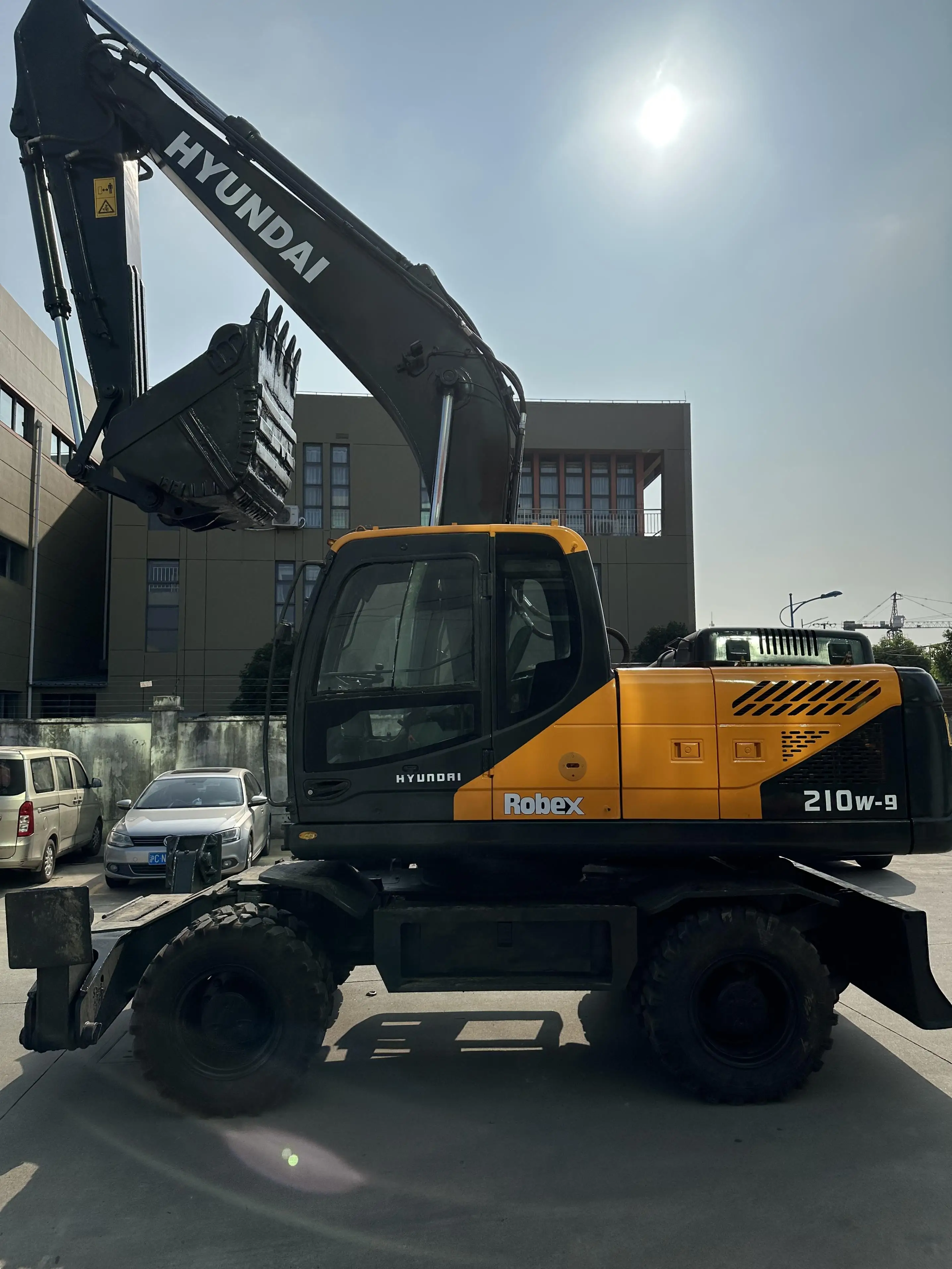 Hyundai 210 wheel excavator 210w-9 excavators  Heavy machinery construction equipments for sale 210w with tires Korea used car