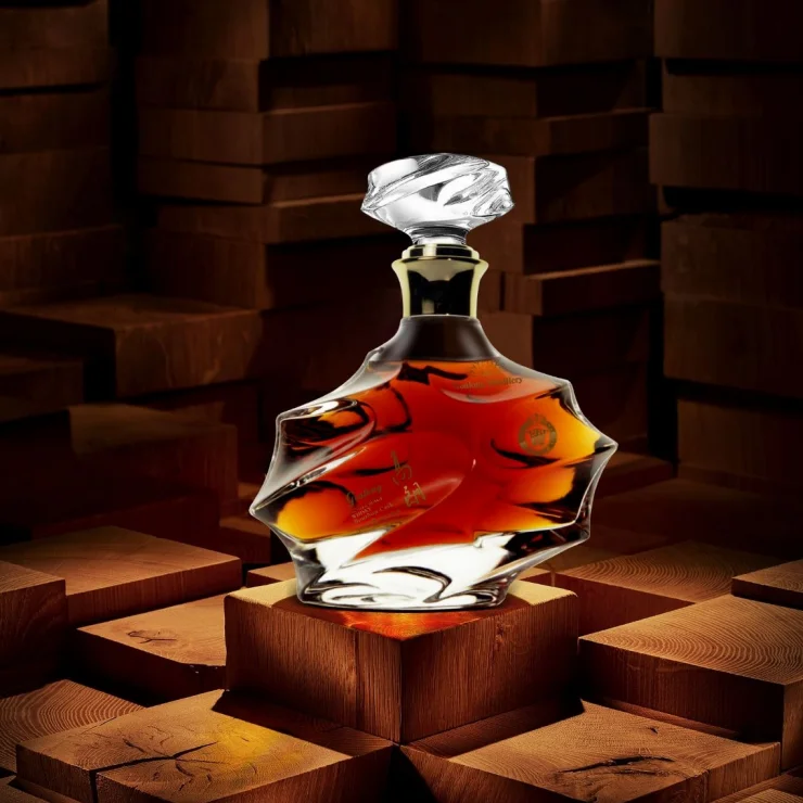 Chinese OEM expensive whiskey In bulk liquor distillery with special bottle