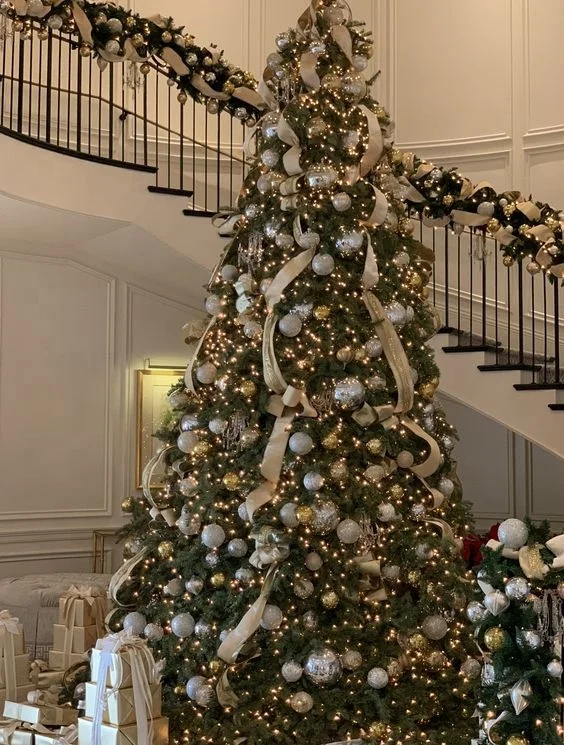 Pre-lit White Green Artificial Christmas Tree with Incandescent Warm Prelighted Tree with Branch Tips Lights Foldable Stand