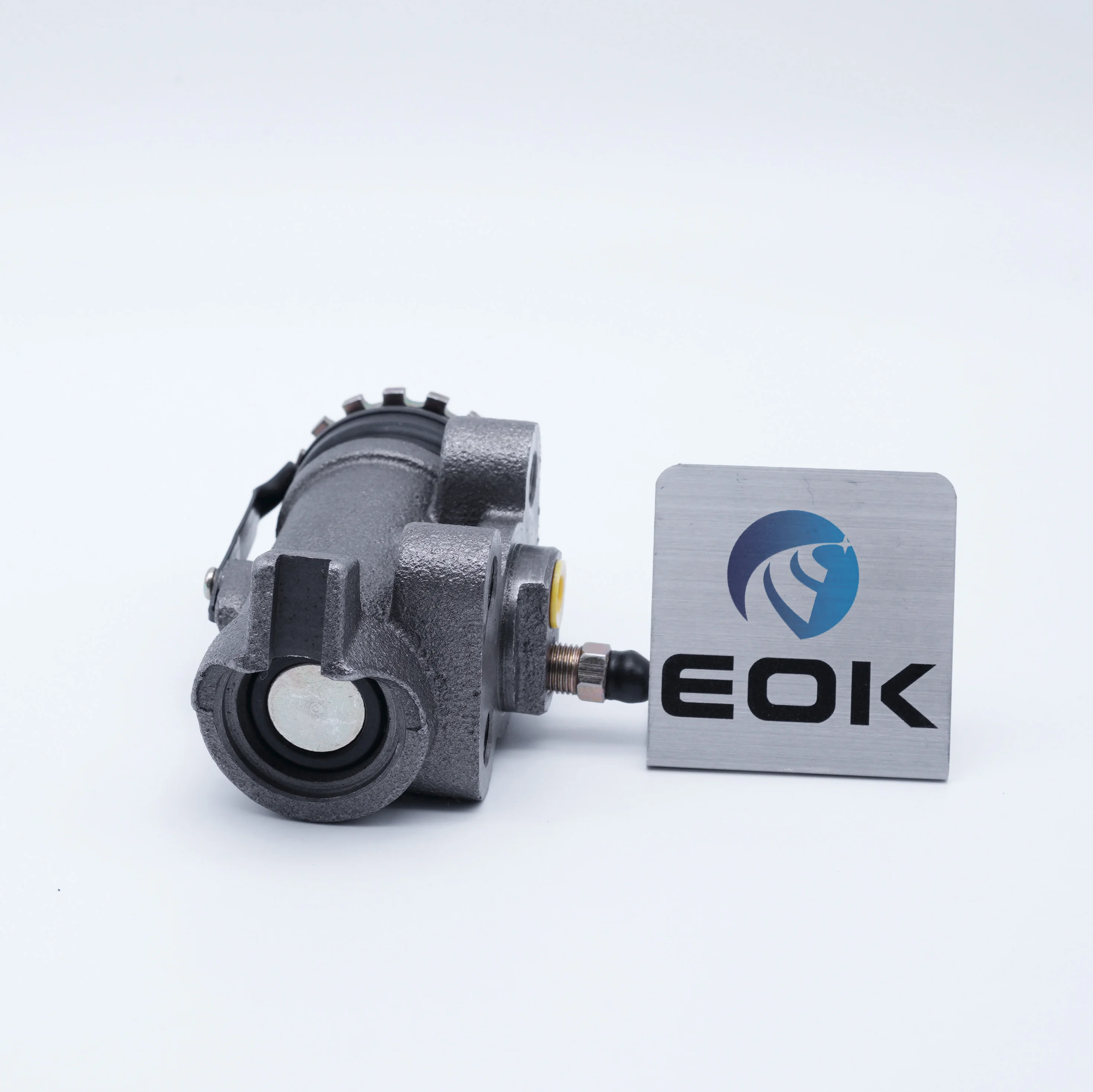 EOK Колесный тормозной цилиндр для MAZDA T3500 T4000 85- W025-26-610
W025-26-610A
W025-26-610C