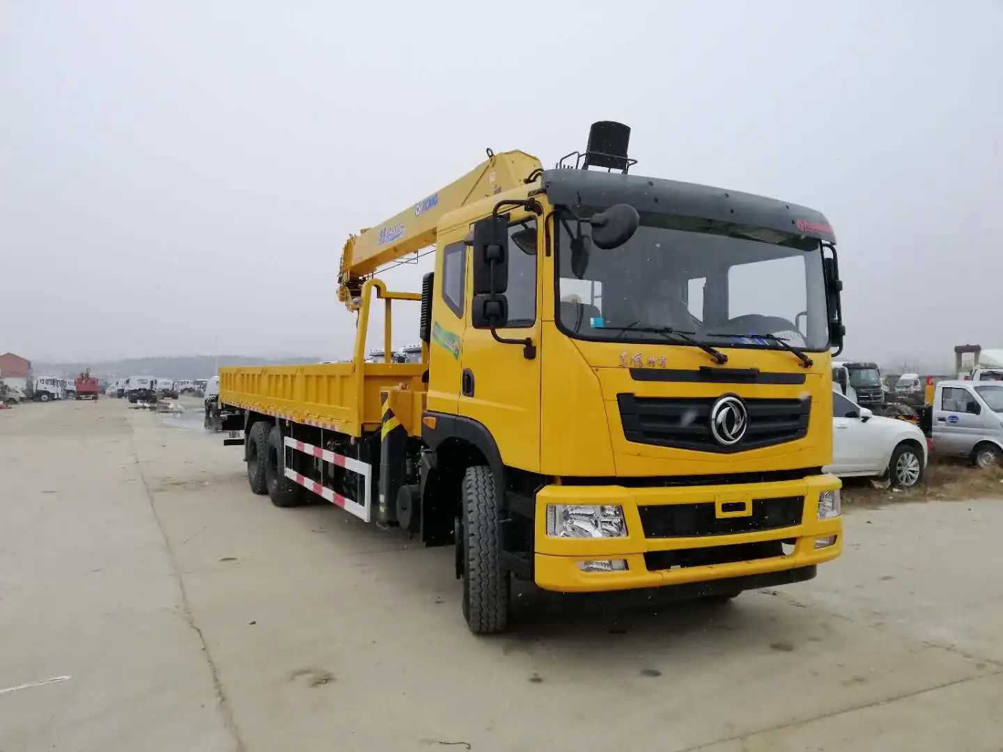 XCMG self loading truck crane mounted SQS300-4 12 ton truck crane for sale