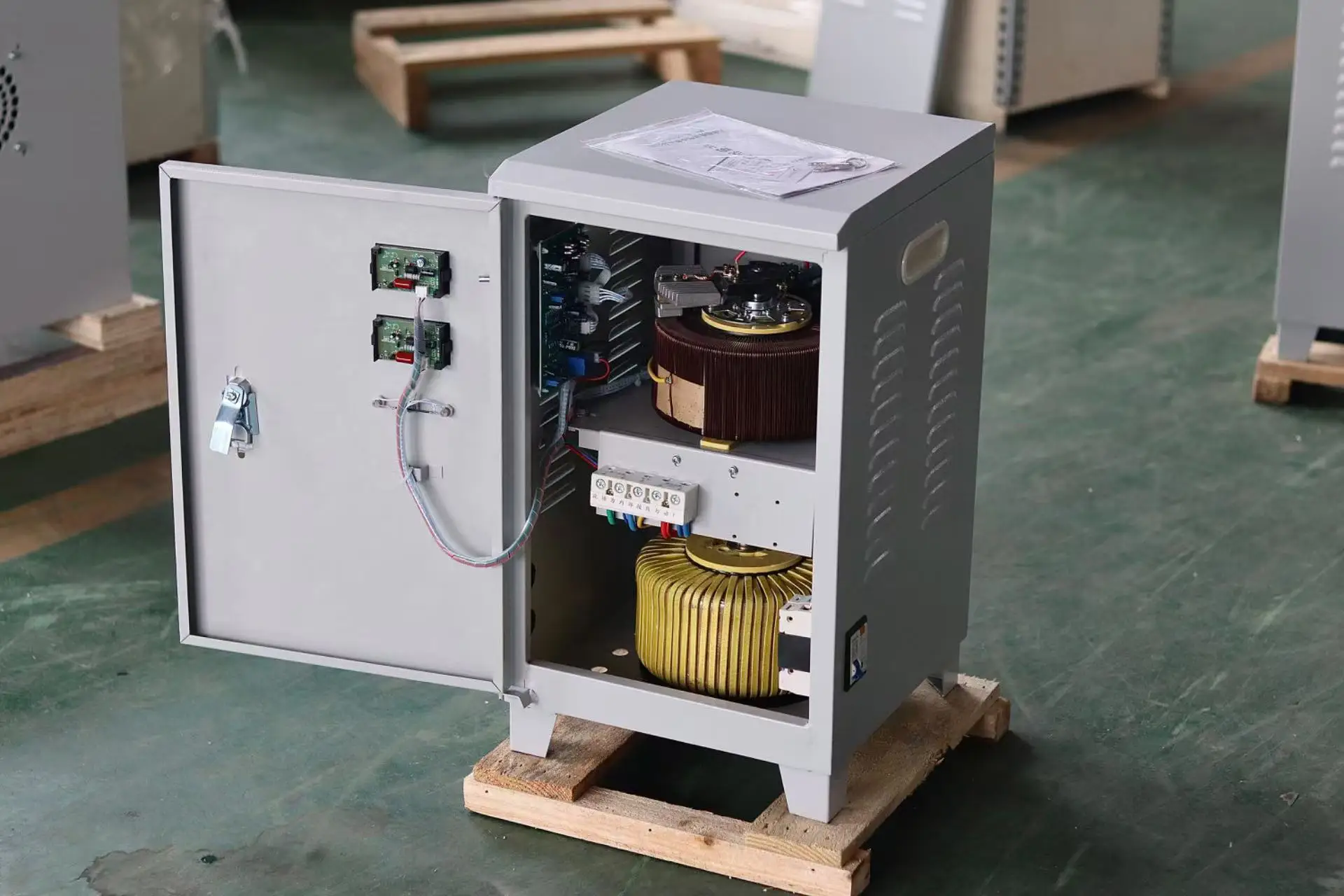 110V 220V Home 15kva 20kva 30kva 35kva i Automatic Voltage Regulator Stabilizer Single Three Phase Ac SVC Use