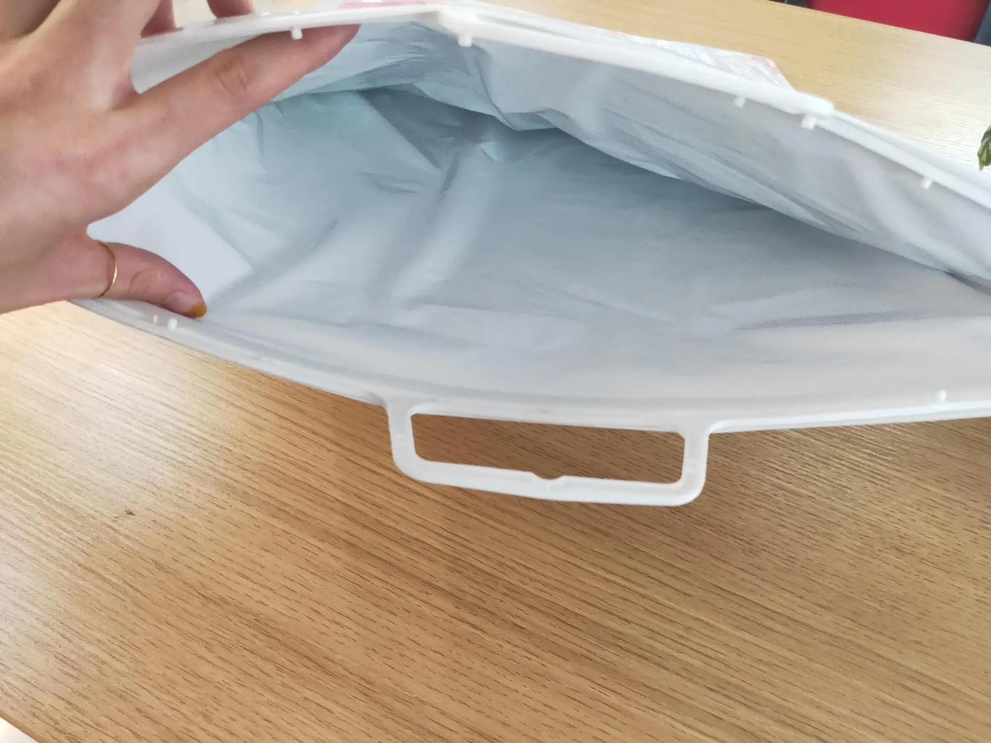 Automatic isothermal bag making machine with rigid handle heat preservation