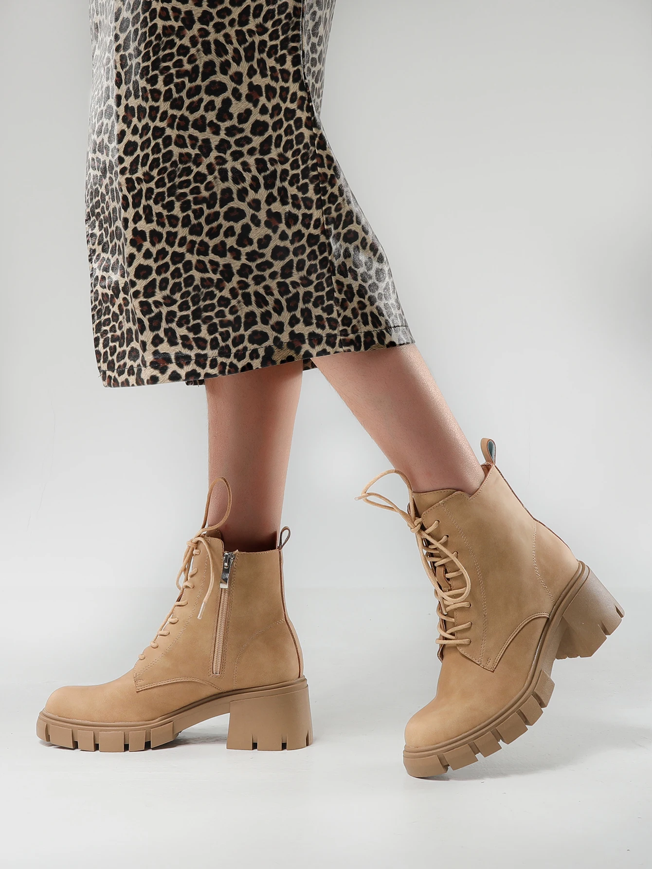 Wholesale Customized High Heel Round Toe Lace-Up fashion Boots Soft Leather Large Size Women Chunky Short Boots For Ladies