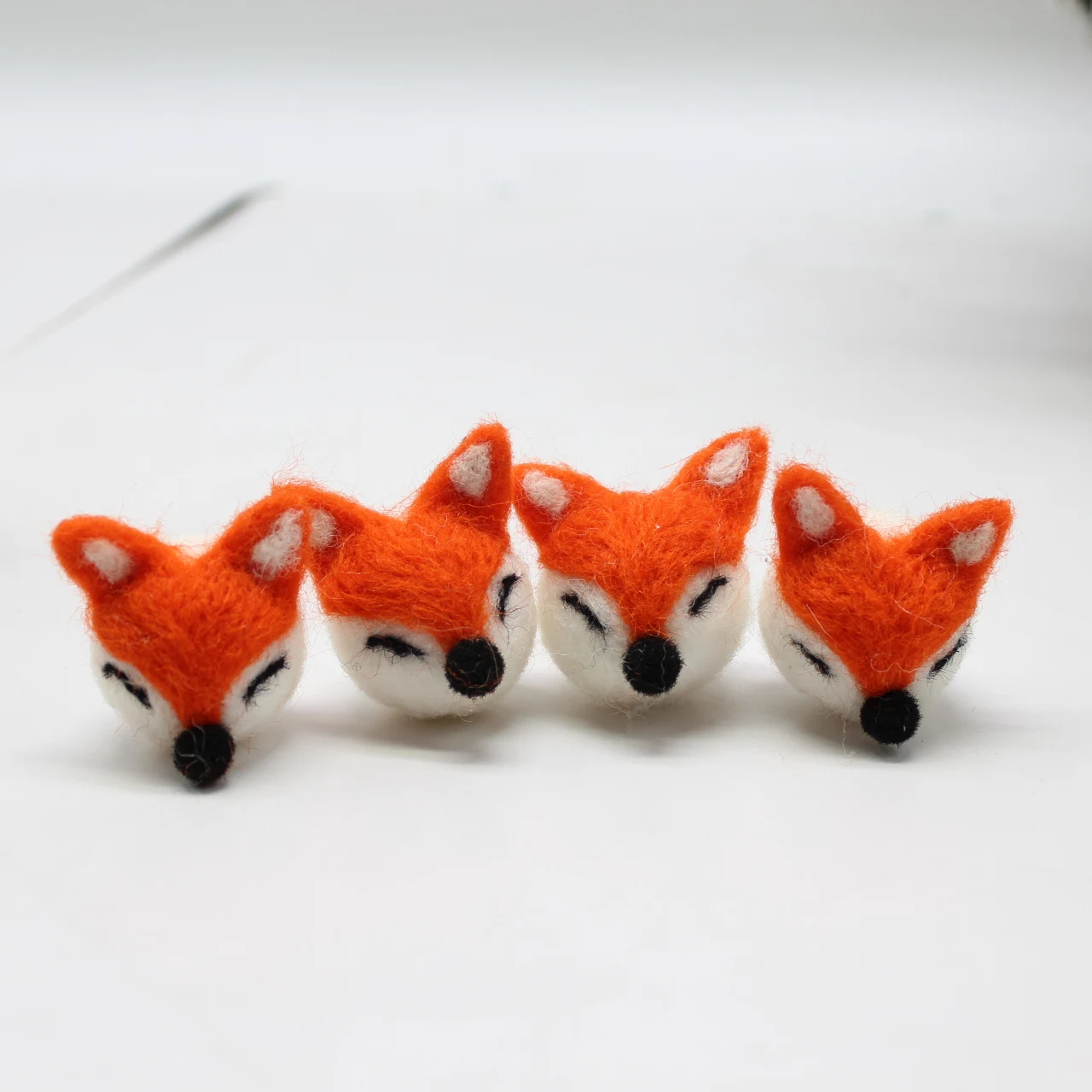 
Handmade Wool Felt Fox Pendant Brooch Pin Hair Circle Decor 