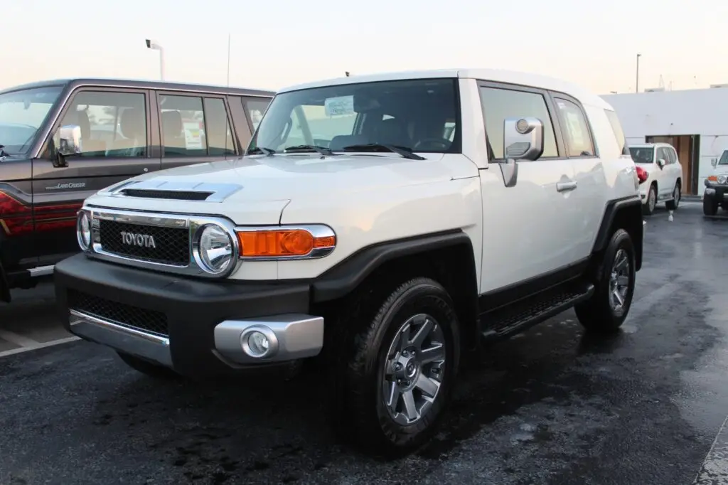 Низкий пробег роскошный б/у TOYOTA FJCRUISER 4.0L внедорожник 4WD 5 дверей 2023