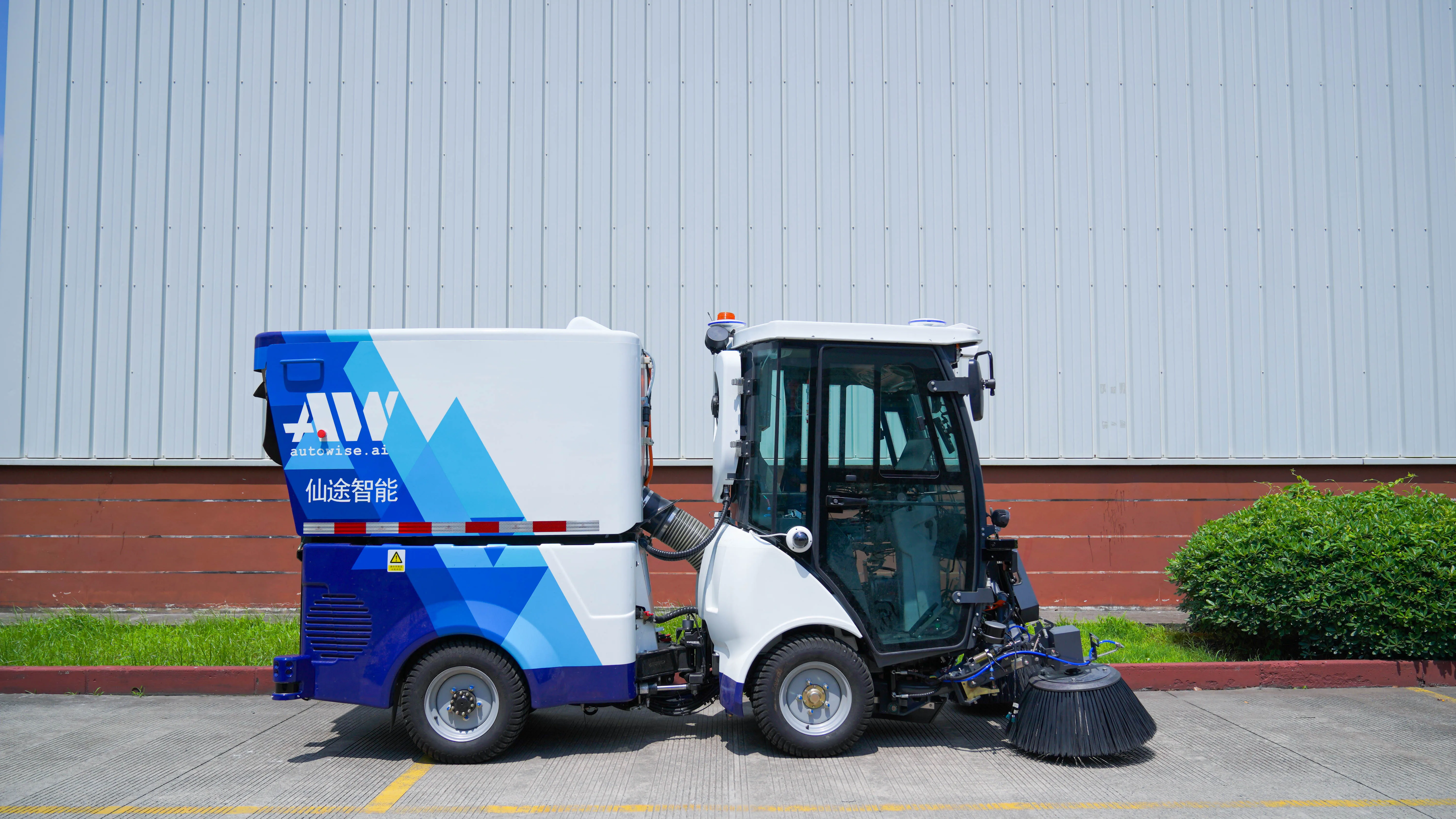 Manual mode & autonomous mode brushes cleaning machine road sweeper