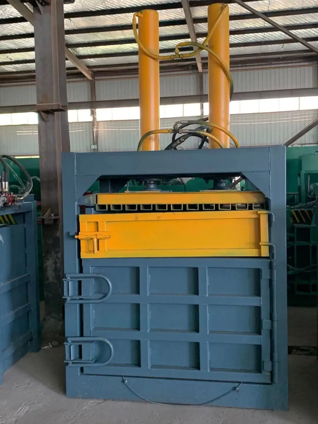 Hydraulic baling press machine.jpg