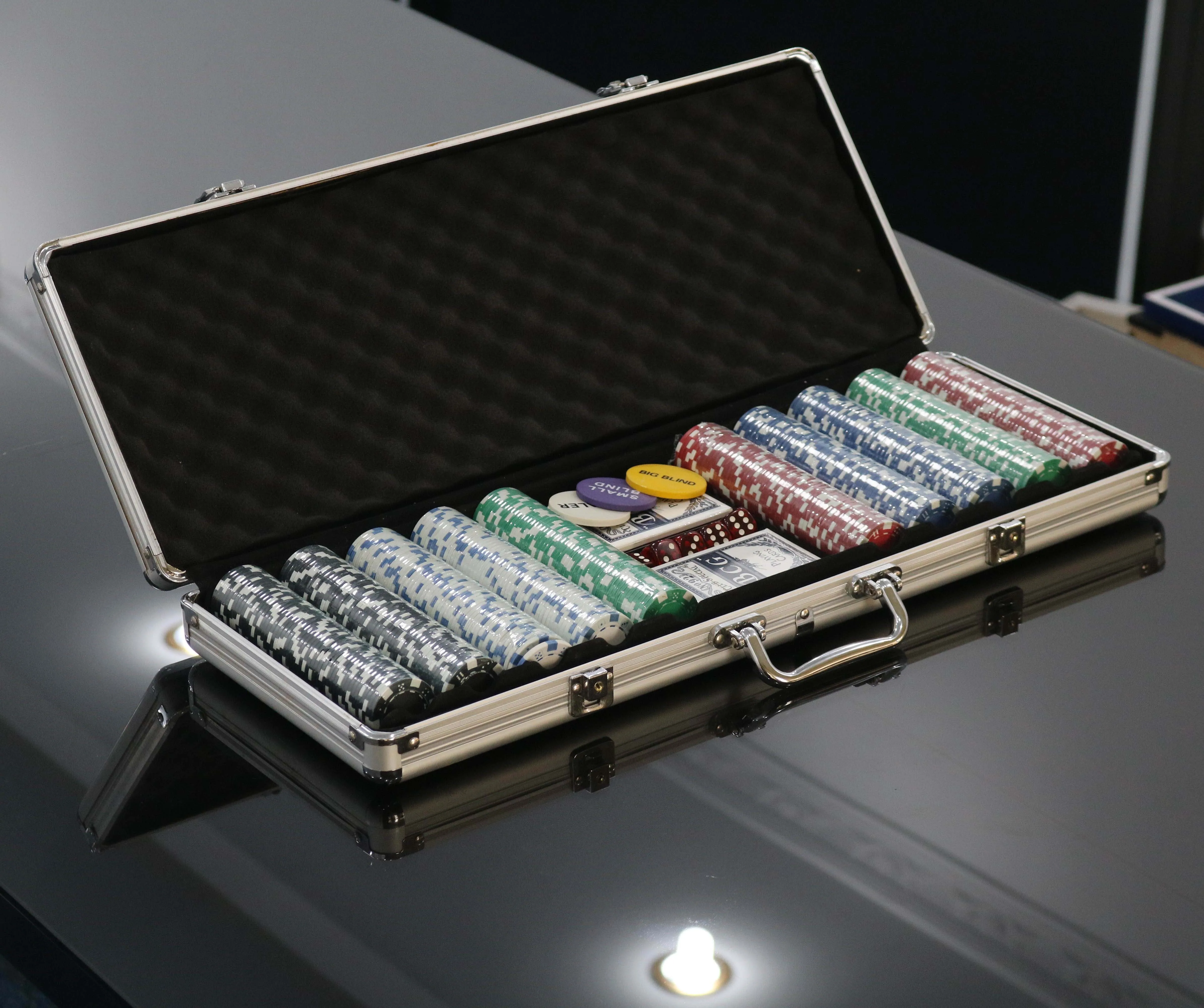 Набор покерных фишек для казино с заводской печатью на заказ