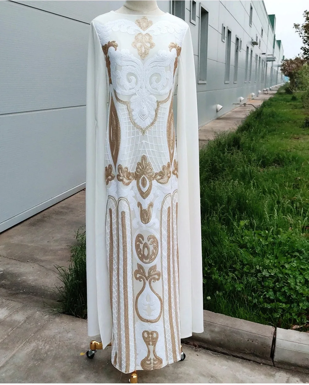 SIPO Eid Satin Fabric Abaya Long Sleeve With Beading Design Wholesale Custom Abaya Dudai Ladies Abaya Dress