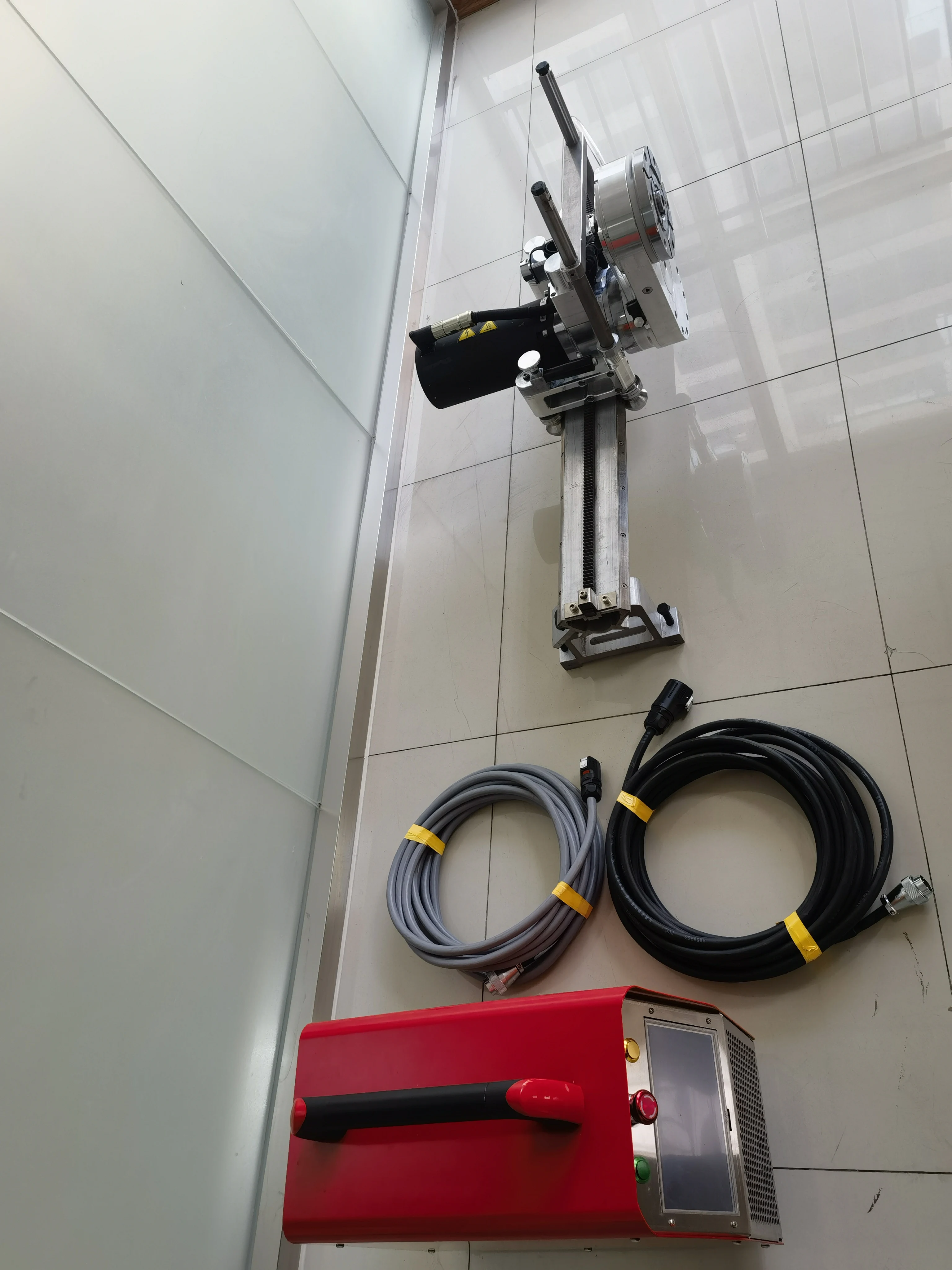 Electric high-frequency wall saw cutting machine