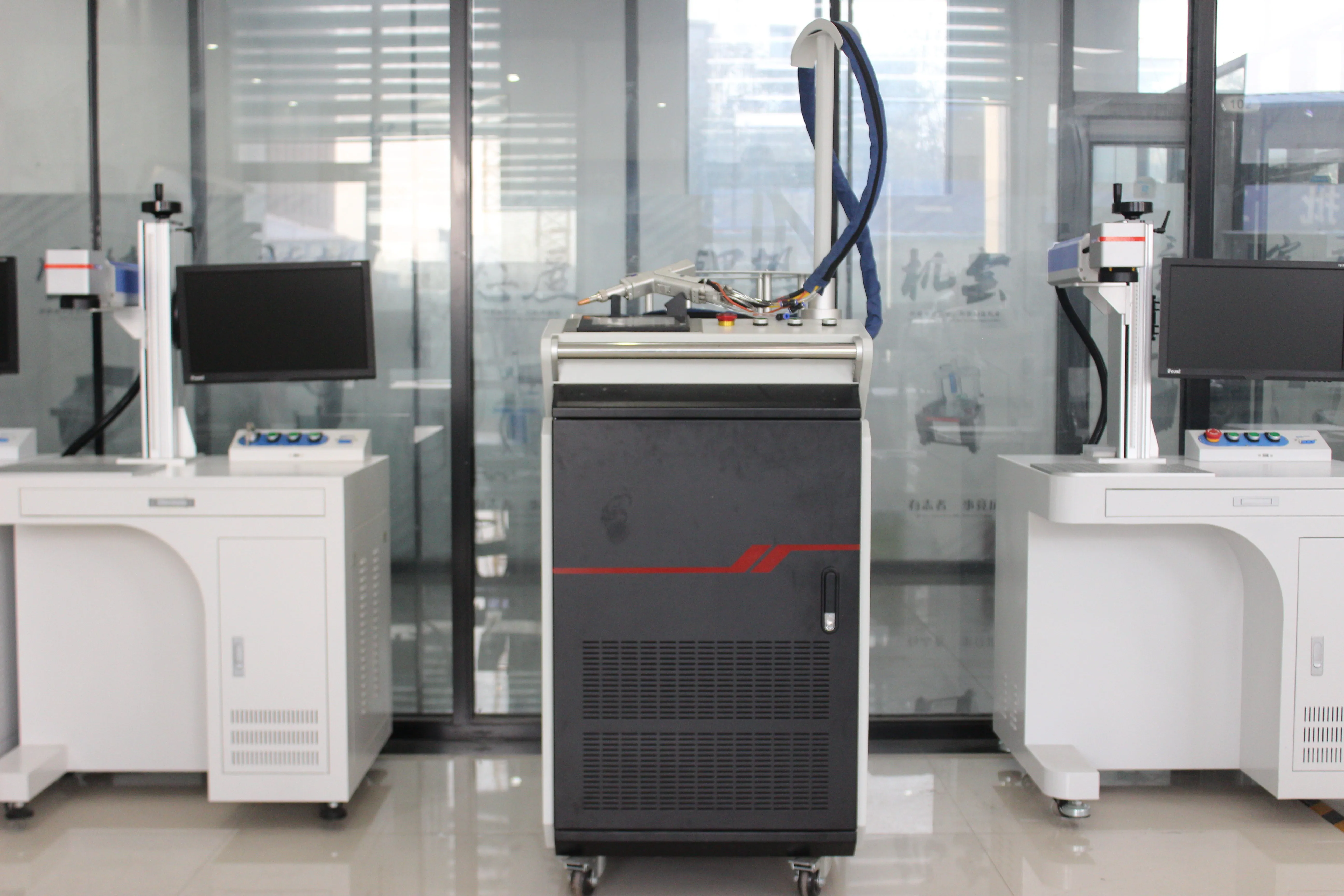 ZCLASER Industrial Laser Welding Machine Handheld Fiber Laser Welding Machine MAX RECI Portable Laser Welder For Metal 3mm 5mm