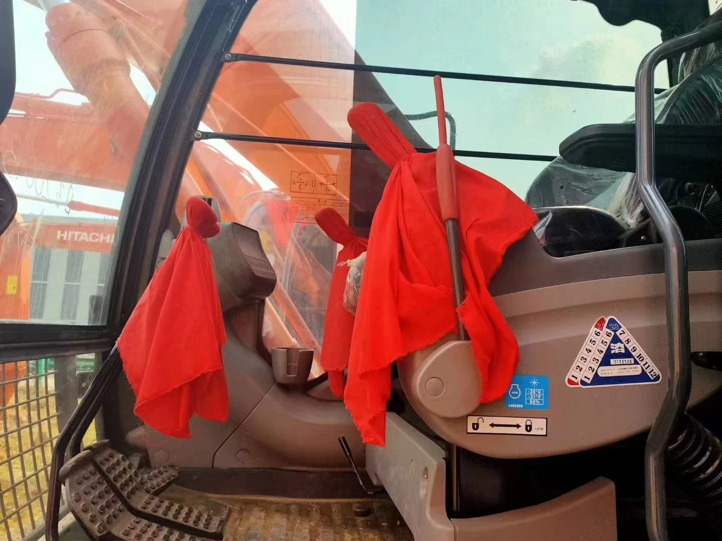 Powerful & Versatile HITACHI ZAXIS 200H: The Heavyweight Champion for Large-Scale Construction Sites