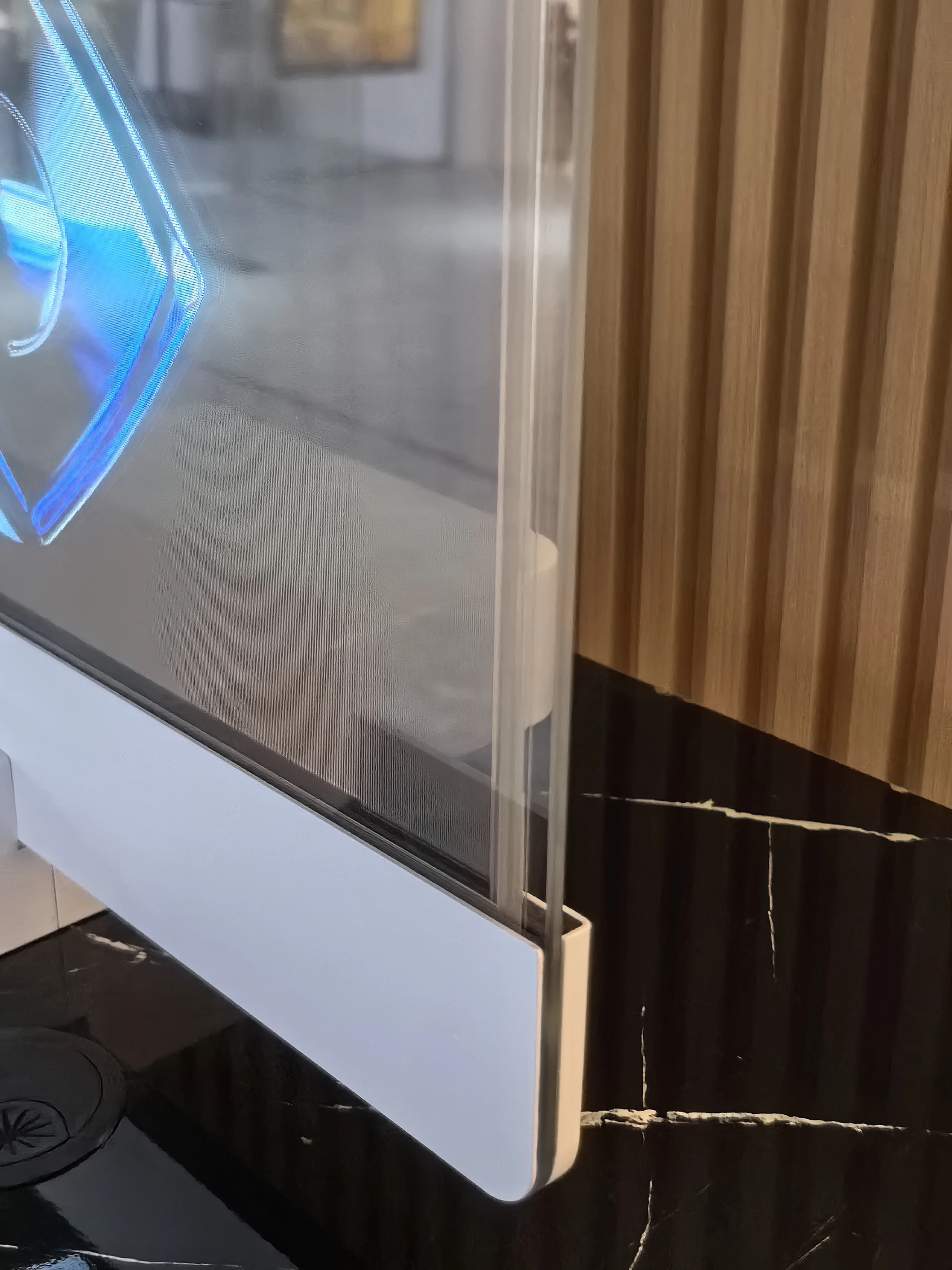 Заводская цена светодиодный 2024 голограмма рекламный щит 3D гигантский настоящий рекомендуемый 55-дюймовый напольный стенд дисплей