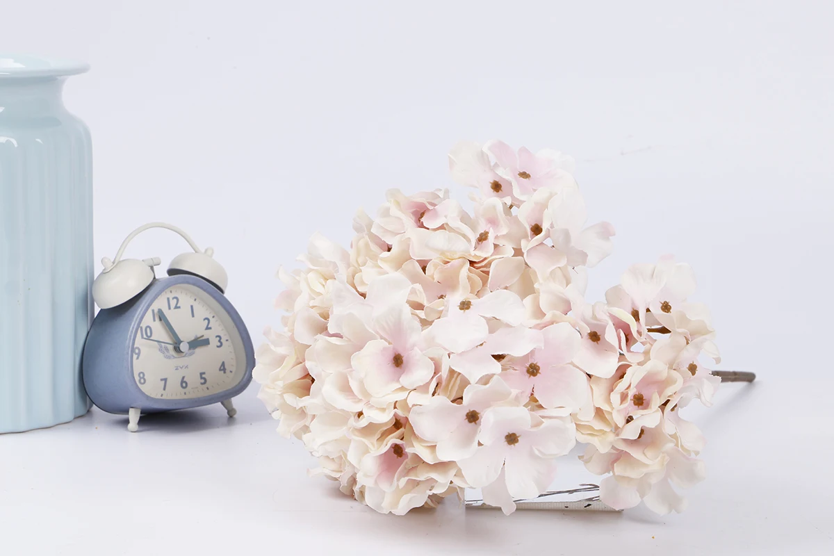 Discount lively plastic fake hydrangea wedding favors spike real touch plastic fake flower bride