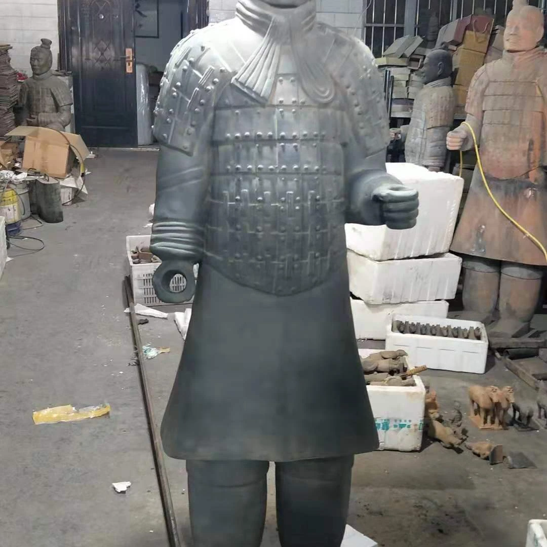 Скульптура военного офицера терракотового воина серого цвета