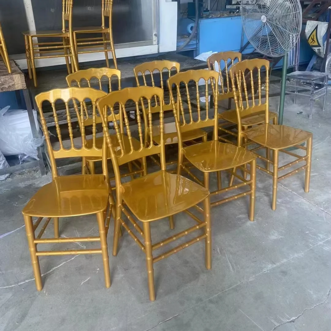 Современный белый пластиковый свадебный стул Chiavari моноблок louis обеденный для продажи