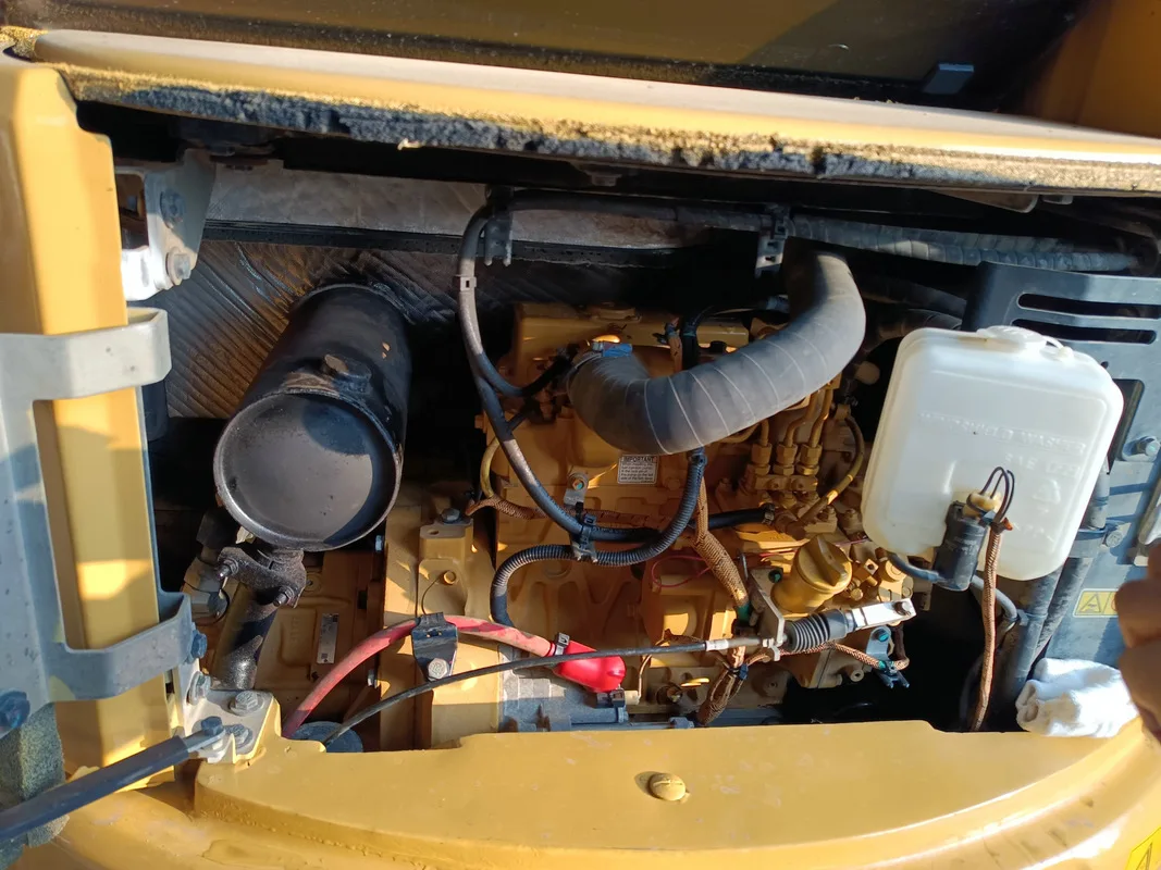 Оригинальный японский гусеничный экскаватор CAT303.5E CR 3-тонный мини-экскаватор для небольших фермерских 303 5 CAT303.5 продажа как горячие пирожки