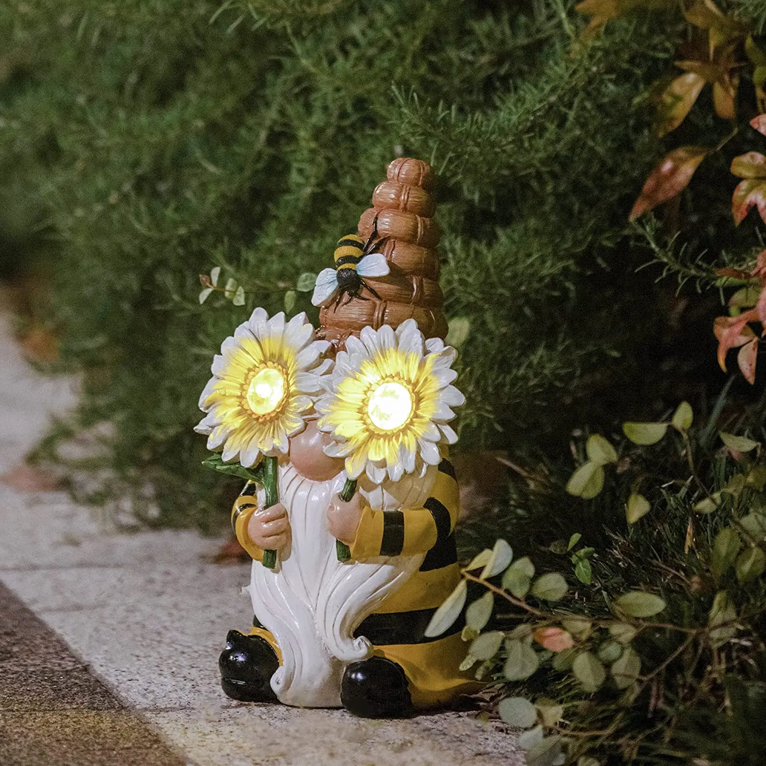 Outdoor Resin Crafts Bee Summer Garden Gnome Figurine Statue Holding Sunflowers Solar Lights