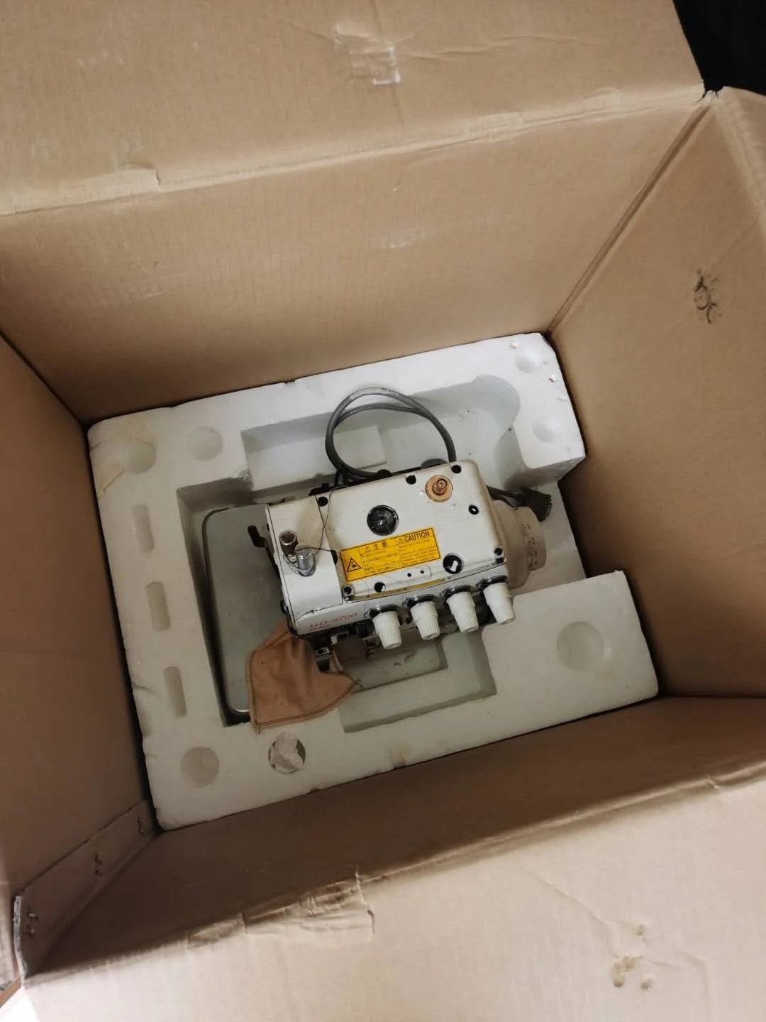 Nice quality used sewing machine jukis 6714S 4 threads overlock sewing machine made in Japan