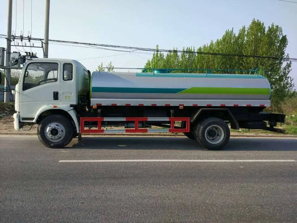 Sinotruk HOWO 4x2/6x4/8x4 Автоцистерна для воды 20 куб. М распылитель водяных грузовиков