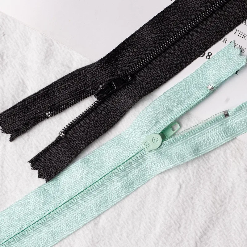 Custom zipper tape auto lock puller #3 #5 zip pulls open end zipper nylon zipper long chain