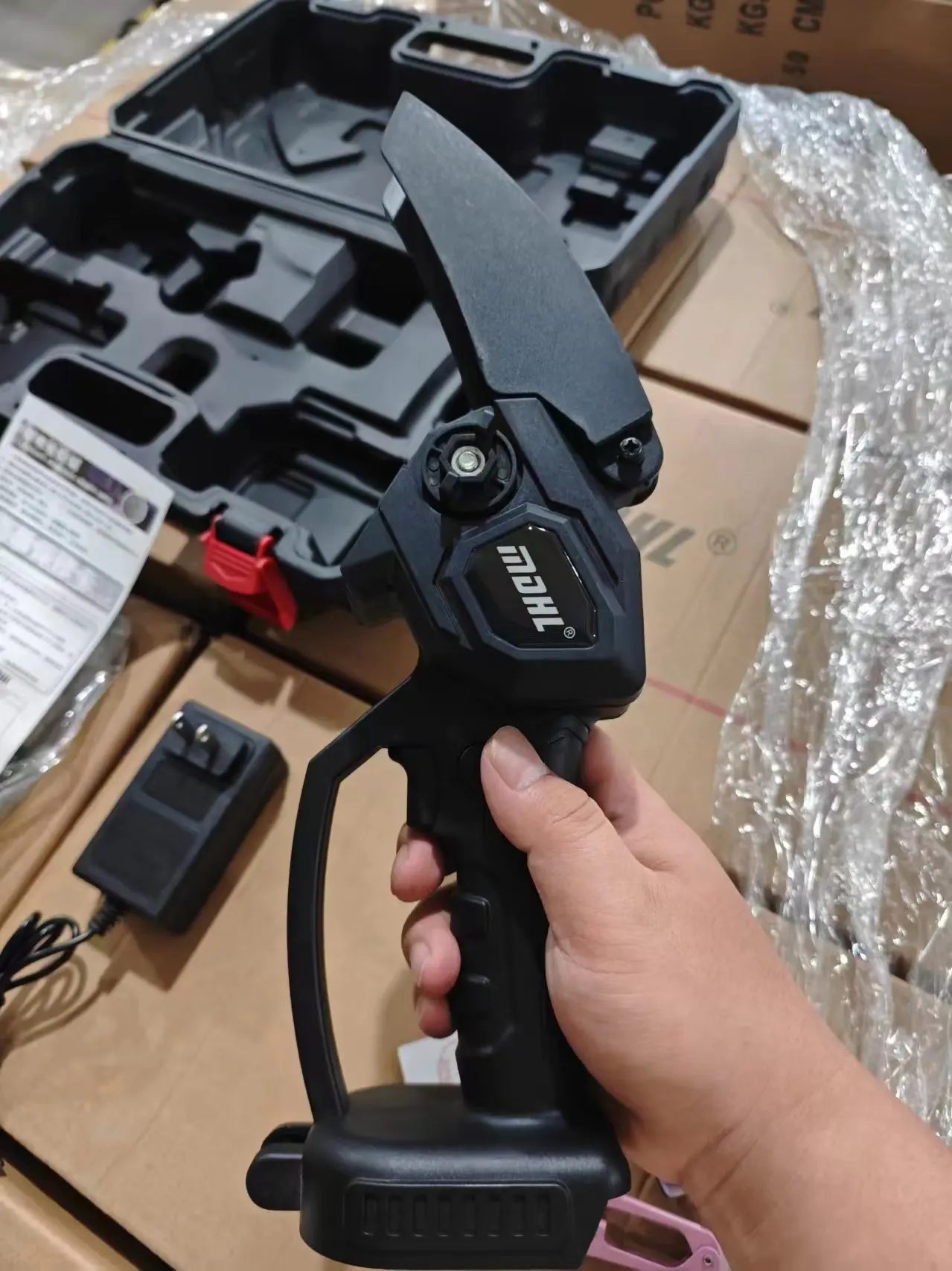 Rechargeable Li-ion Battery Woodworking Mini Chainsaw Home & Outdoor Logging Cordless Saw