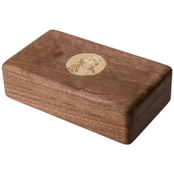 Custom Logo Square Wooden Ring Box Packaging Walnut Luxury Gift Ring Box Mini Boxing Ring Wedding Jewelry Display Storage Box