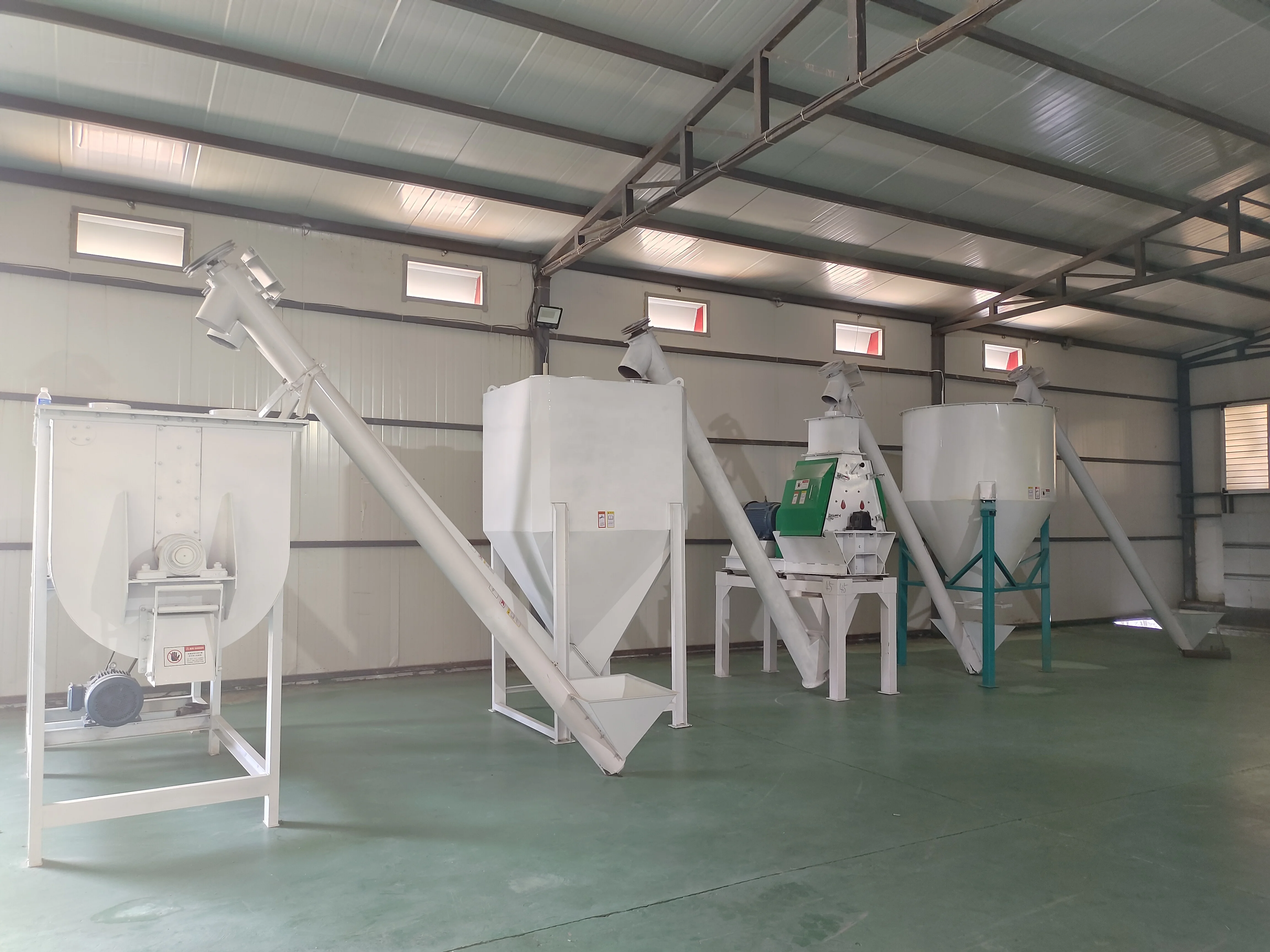 Macreat Cost Effective Small Poultry Animal Feed Pellet Granulator Making Production Line Equipment For Farm Home