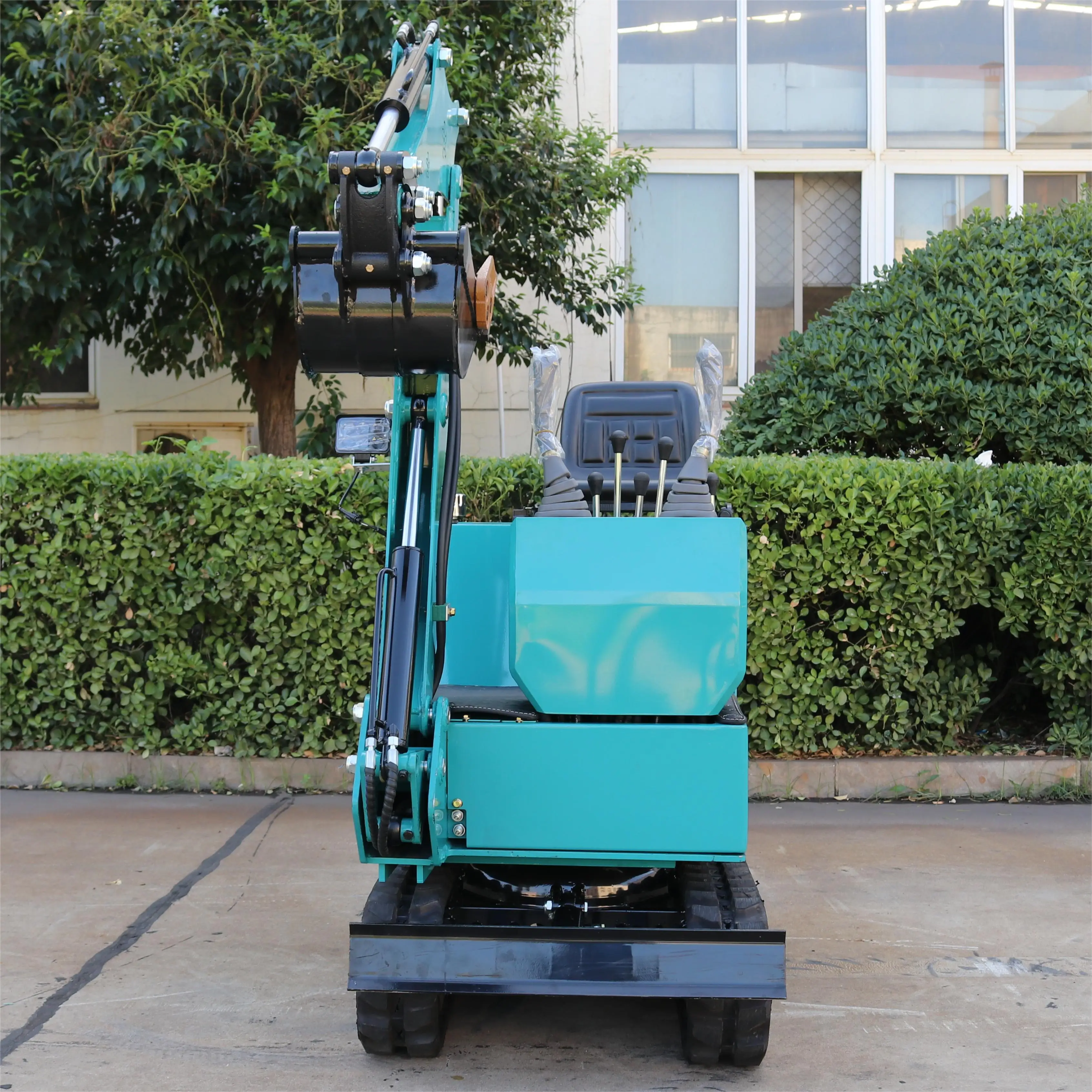 High Quality Euro 5 CE Certified Mini Excavator 0.9Ton Brand New Earthmoving Machinery Tracked Excavator