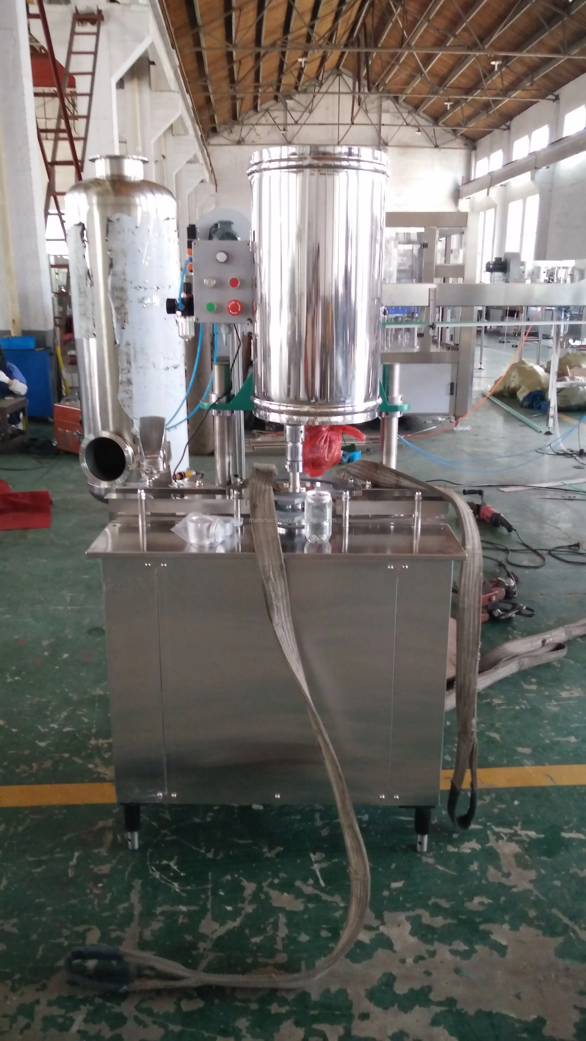 Машина для розлива газированных безалкогольных напитков банок домашних