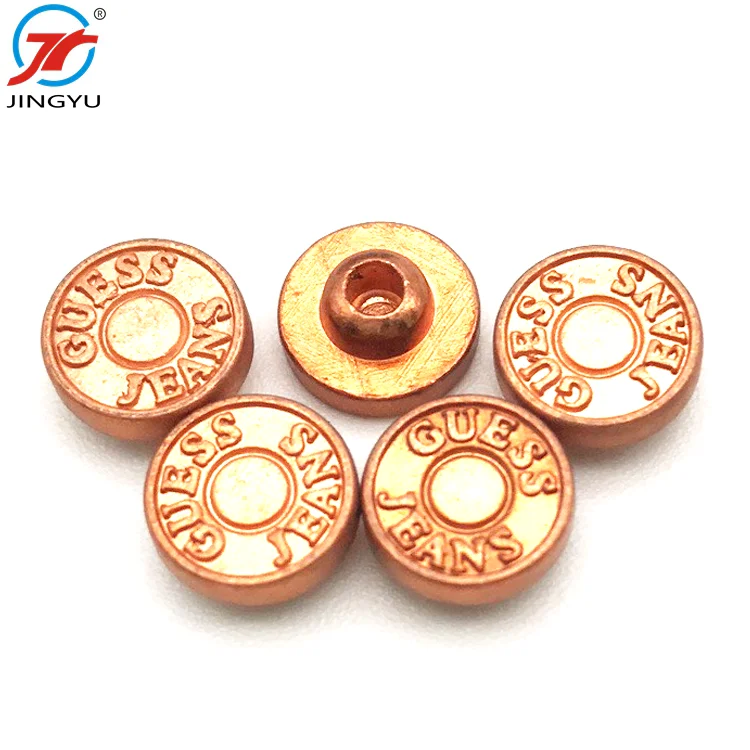 Пользовательские моды черная матовая латунь кожа джинсовая куртка на заклепках на пуговицах оптовая продажа, круглым носком и металлическими заклепками сушилка для одежды