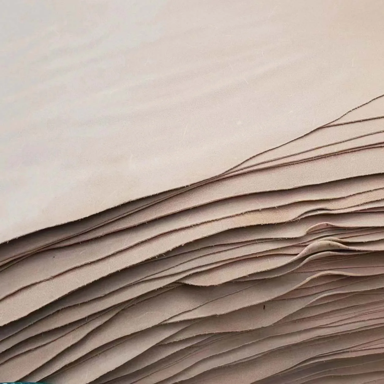 Veg tan leather full grain Natrual color cow hide genuine second layer leather for shoes bags material