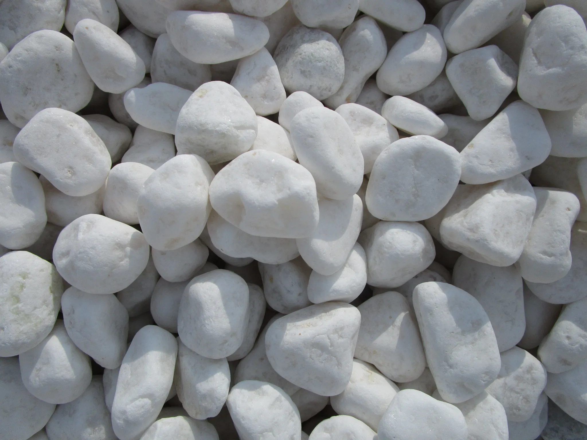 China Cheap Snow White Garden Pebbles For Sale Landscape Stone Pebbles