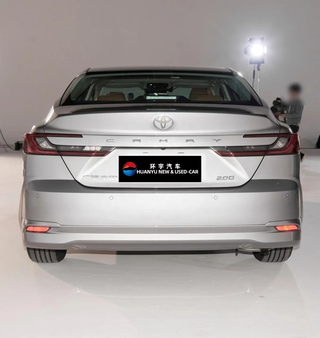 В наличии новые Toyota Camry 2 0 г роскошные автомобили класса люкс для продажи легкое освещение салона на бензиновом топливе с кожаными сиденьями