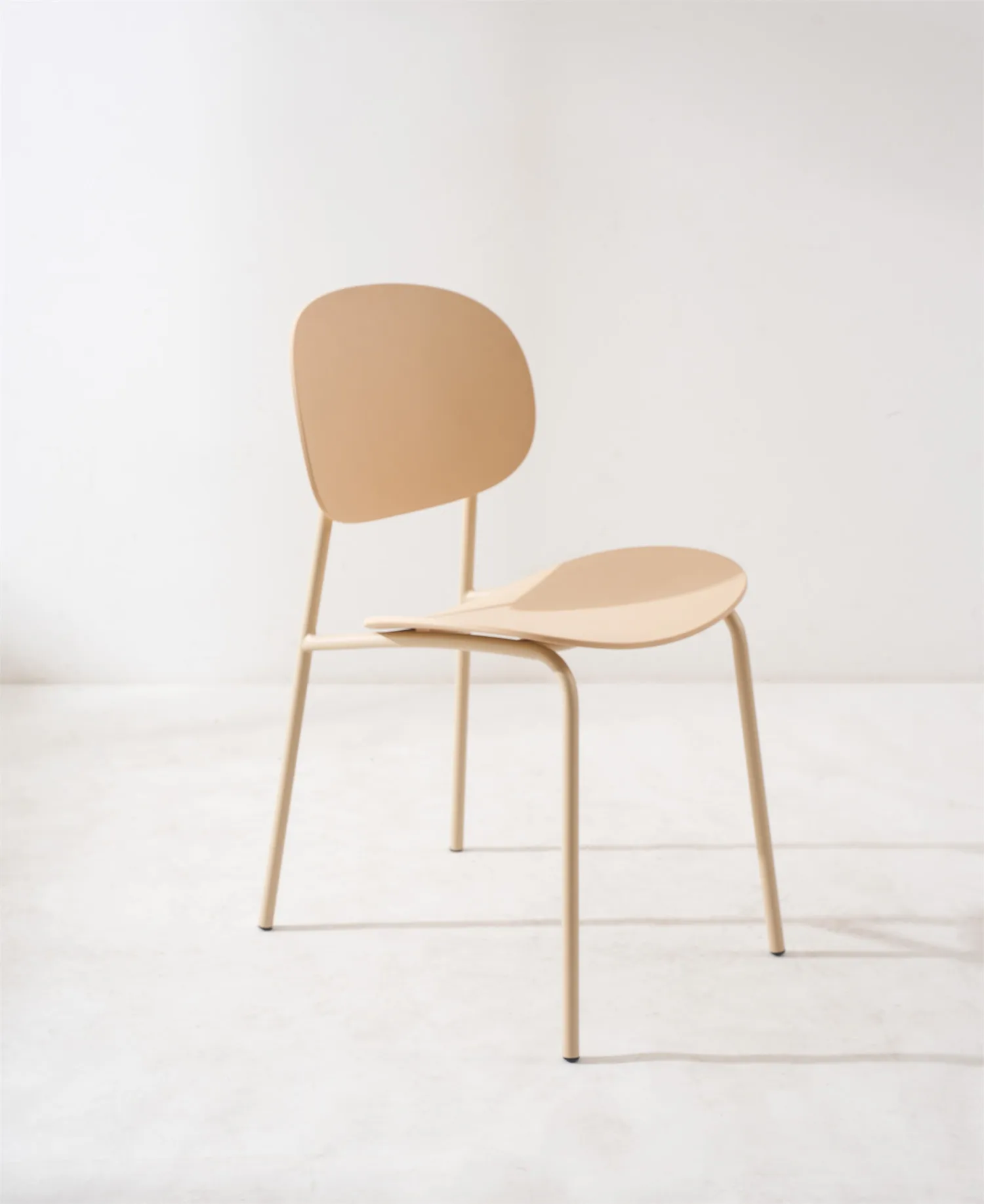 Factory Price Saving Space Stackable Modern Round Back White Kitchen Restaurant Plastic Nordic Cafe Dining Chair with Metal Legs