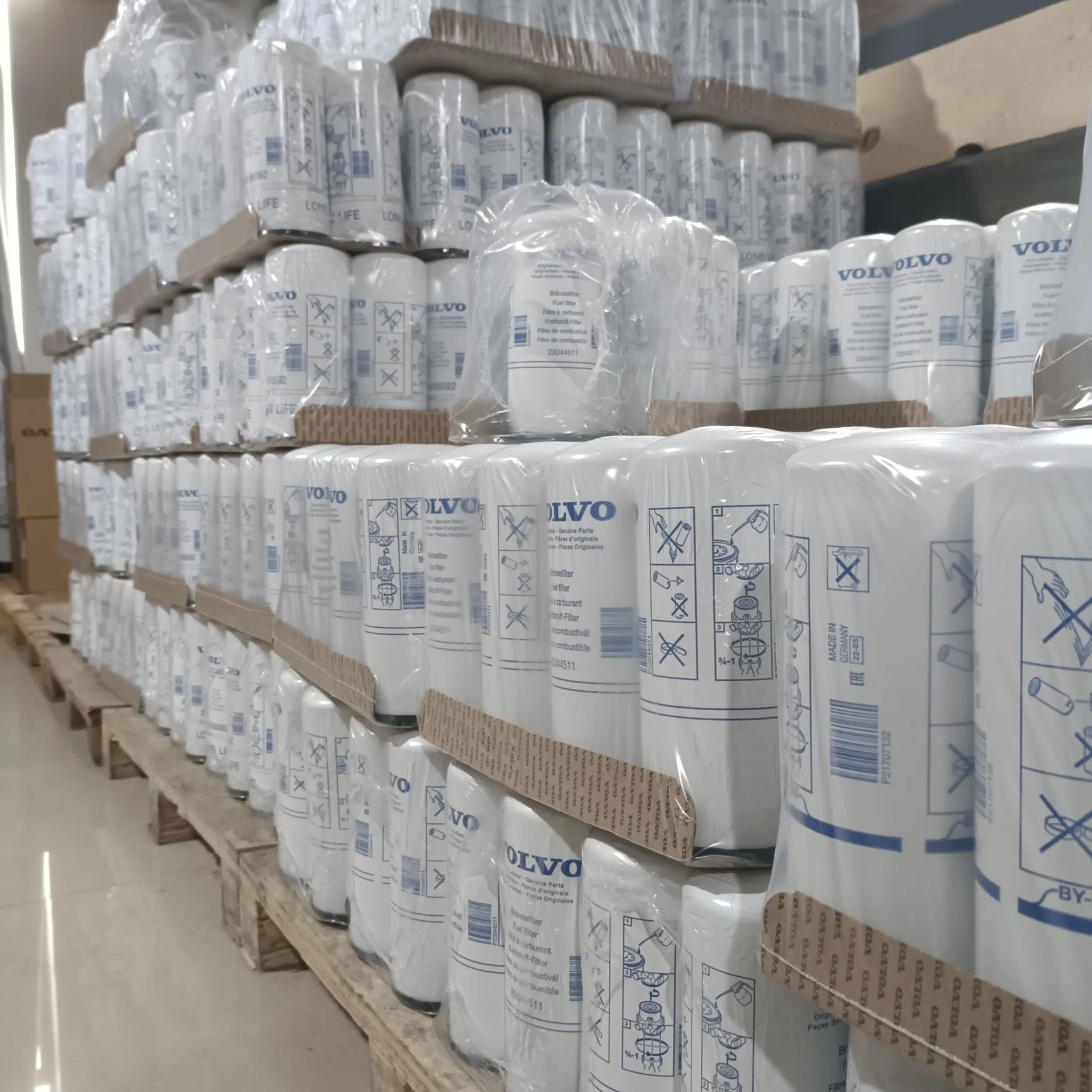 Engines D13 D16  spin-on fuel water separator filter 23044511