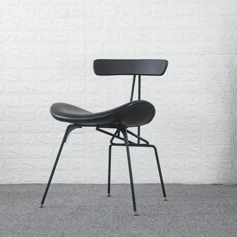 Кожаный стул в скандинавском стиле дизайнерское кресло-спинка для отдыха из твердой древесины лофт ретро легкое роскошное обеденное кресло с муравьями и железным рисунком