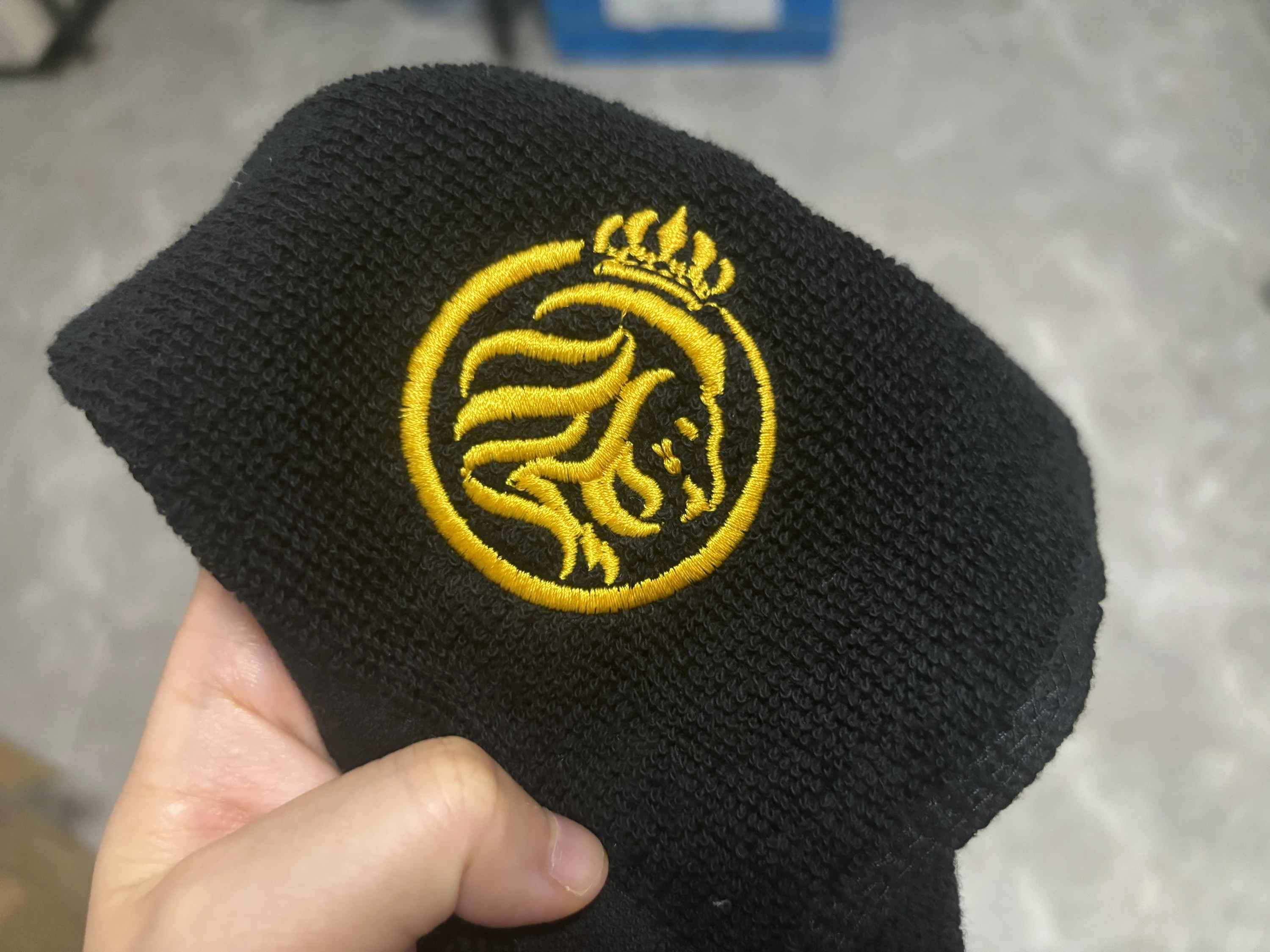 Cheaper 30*30cm White Black Salon square Small Cotton Hand Towels Headband with Embroidery logo