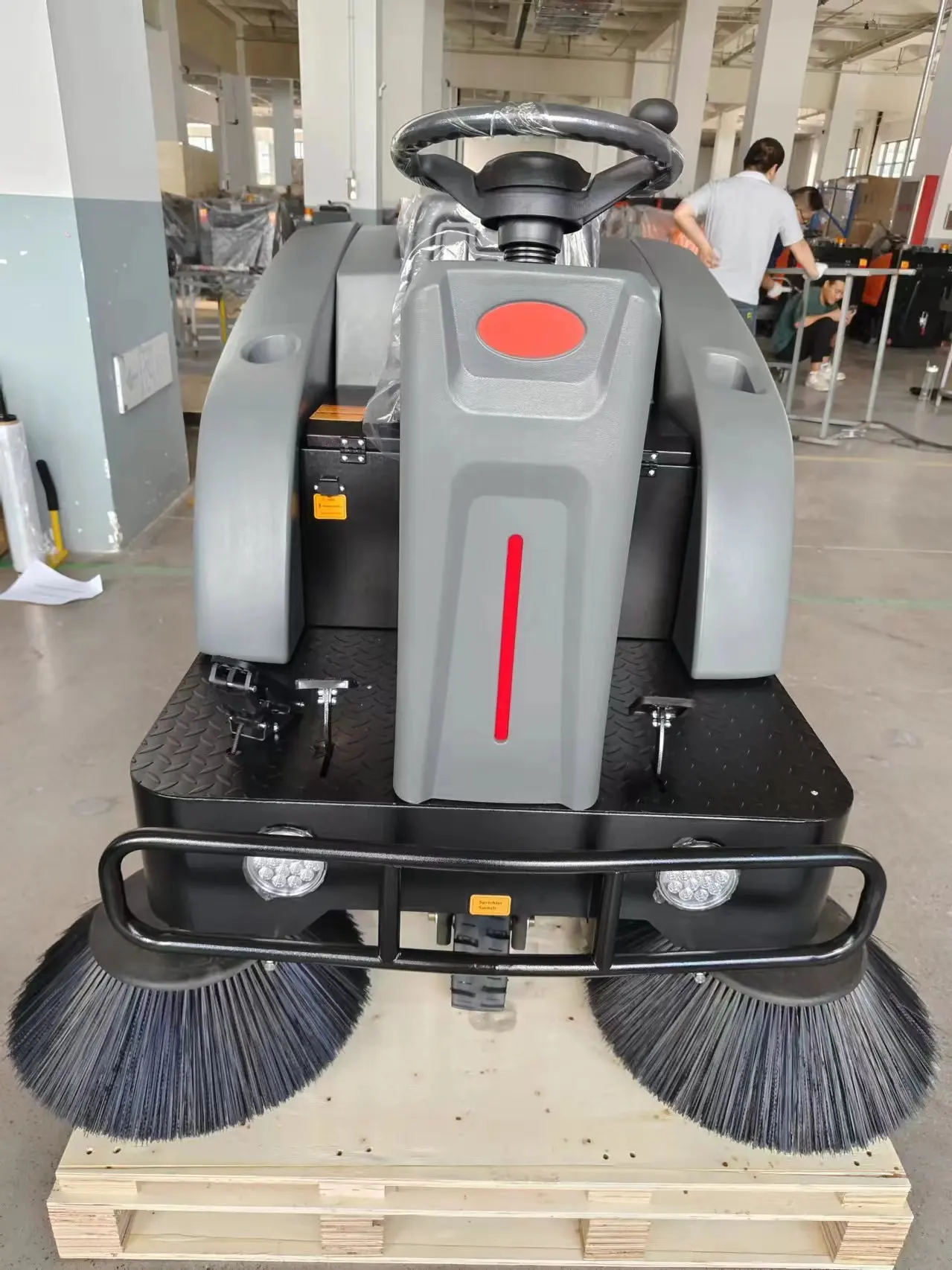 SJ1350  Industrial Driving Type Road Sweeper Battery Electric Street Sweeper