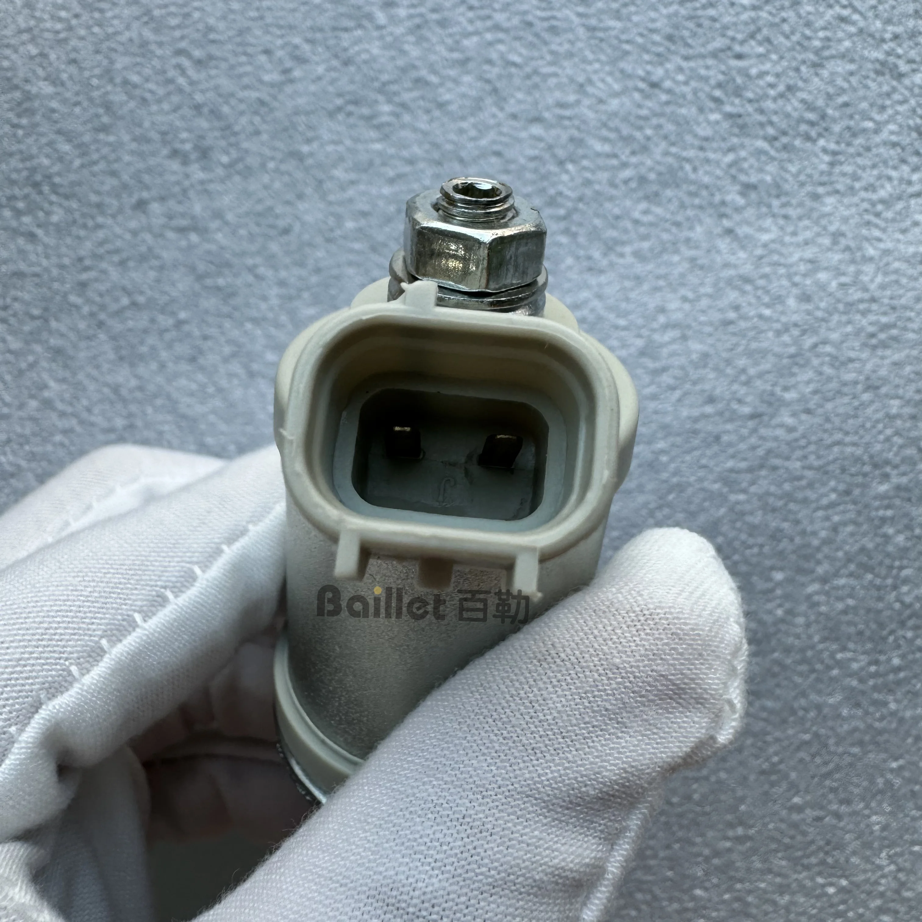 ZX200-5G ZAX200-3 ZAX330-3 Excavator 9239590 Hydraulic Pump Solenoid Valve 4455991