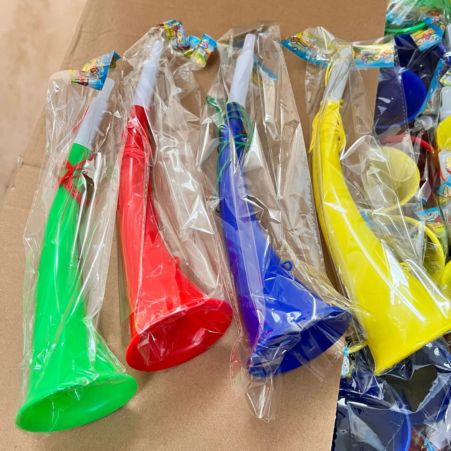 Promotional Cheap Price Colorful Advertising Bulk Curved Loud Football Fan Horn Plastic Vuvuzela with Custom Logo