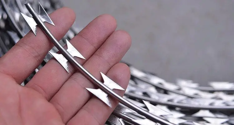 Full automatic galvanized concertina razor blade fence barbed iron wire making