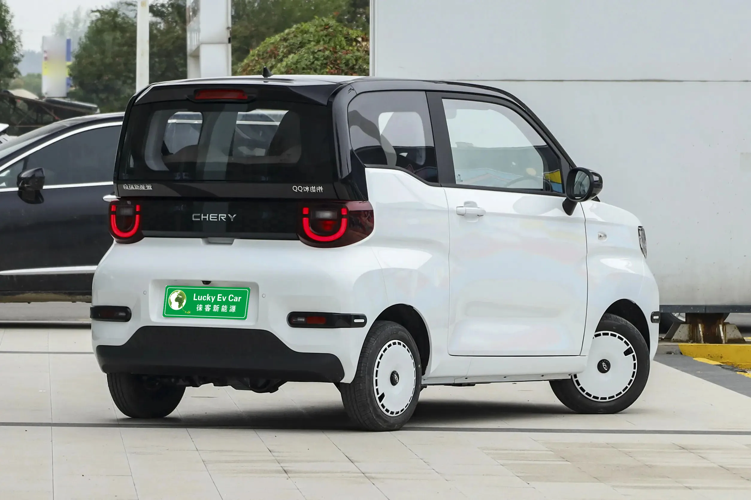 Hot selling Chery QQ mini car, new energy vehicle, China Ev Car for commuting between people and vehicles